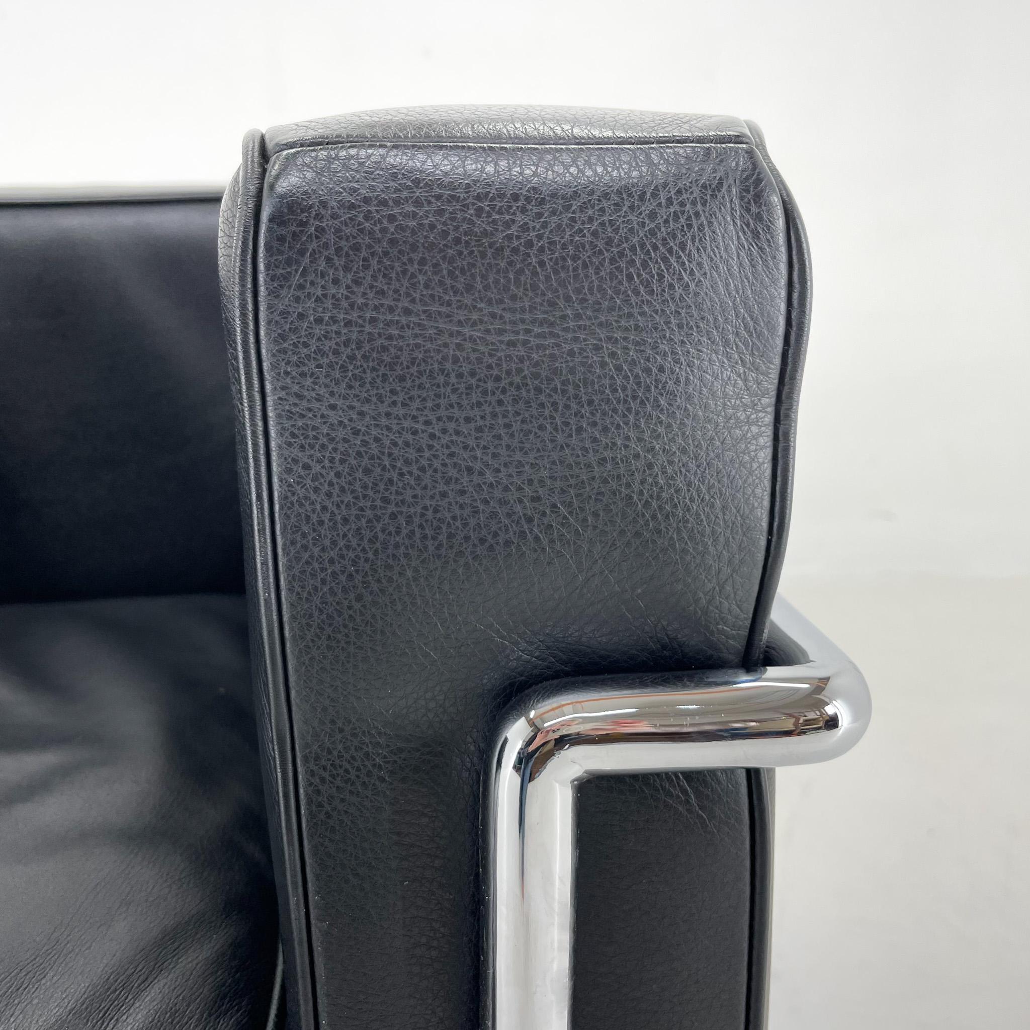 Le Corbusier LC3 Grand Comfort Style Black Leather & Chrome Armchair In Good Condition In Praha, CZ