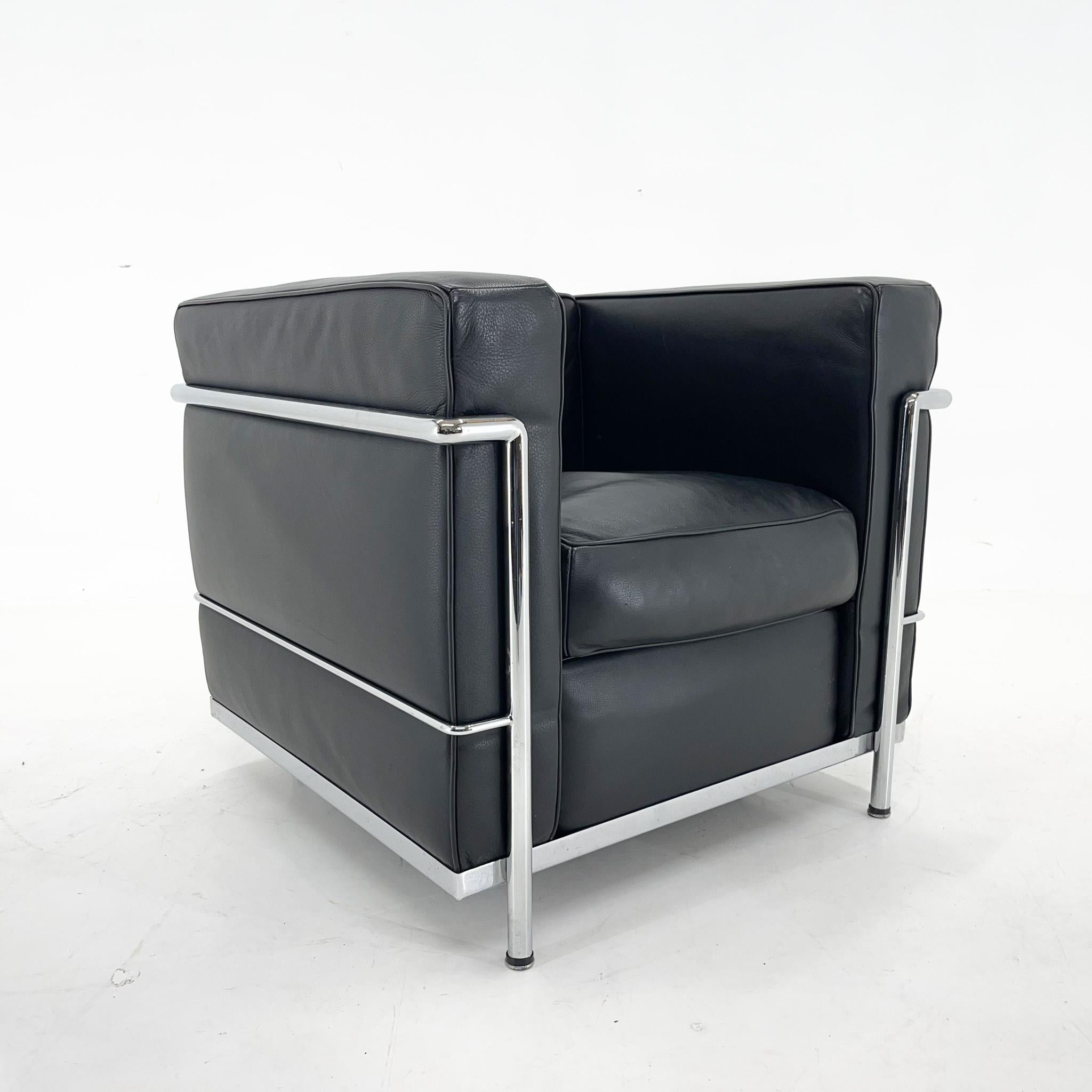 Le Corbusier LC3 Grand Comfort Style Black Leather & Chrome Living Room Set 2