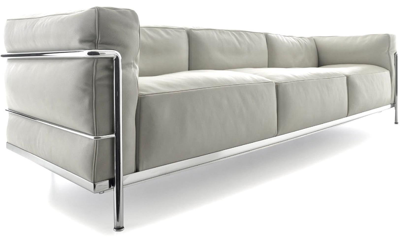 Le Corbusier LC3 grand confort 3-seat sofa, white leather, down, Cassina, Italy. LC3 Divano 3 posti. Cromata structure. Pelle Scozia Bianco. Designed by Le Corbusier, Pierre Jeanneret and Charlotte Perriand in 1928; Made in Italy by Cassina. 
This