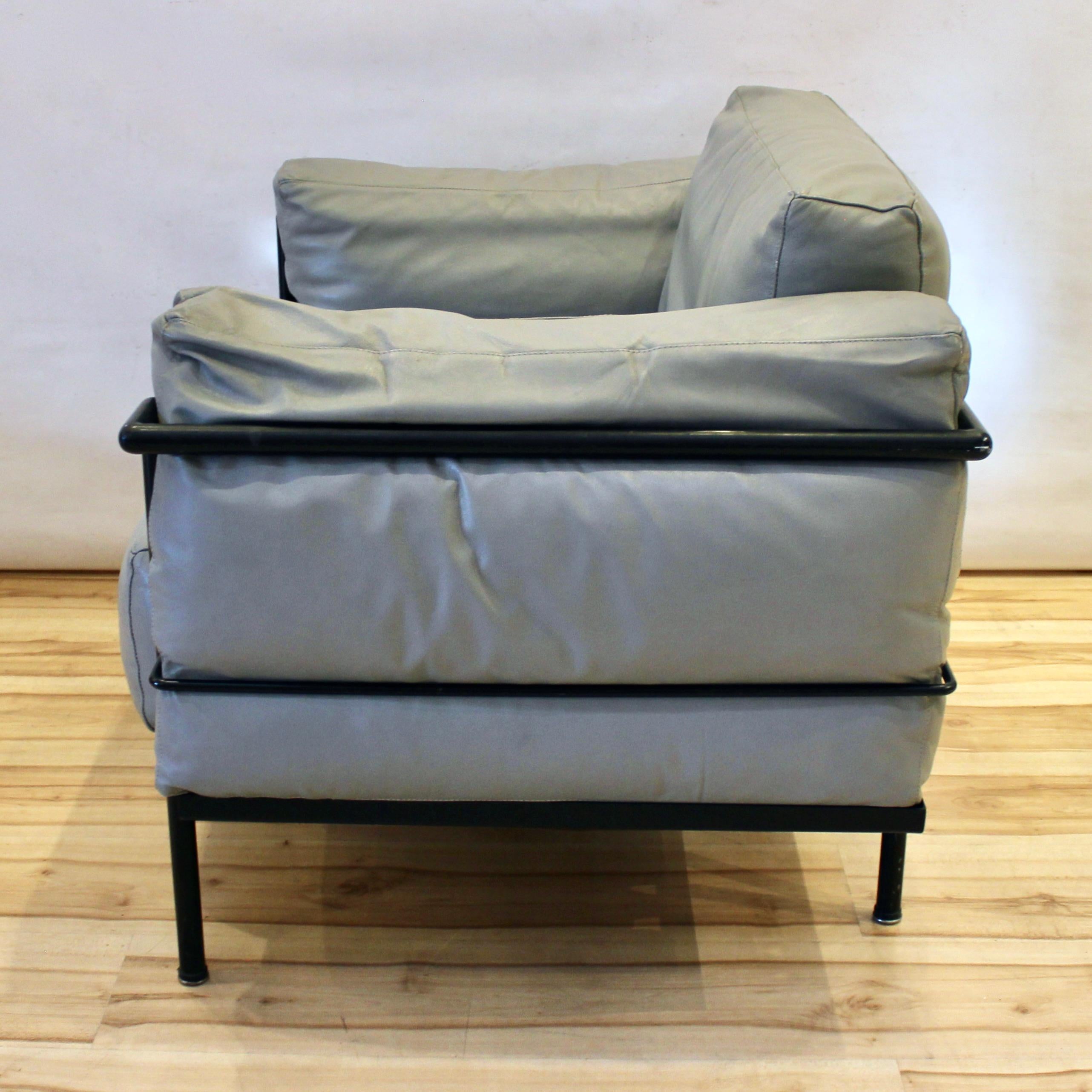 Le Corbusier LC3 Grande Leather, Chrome, and Steel Lounge Chair In Good Condition In Sacramento, CA