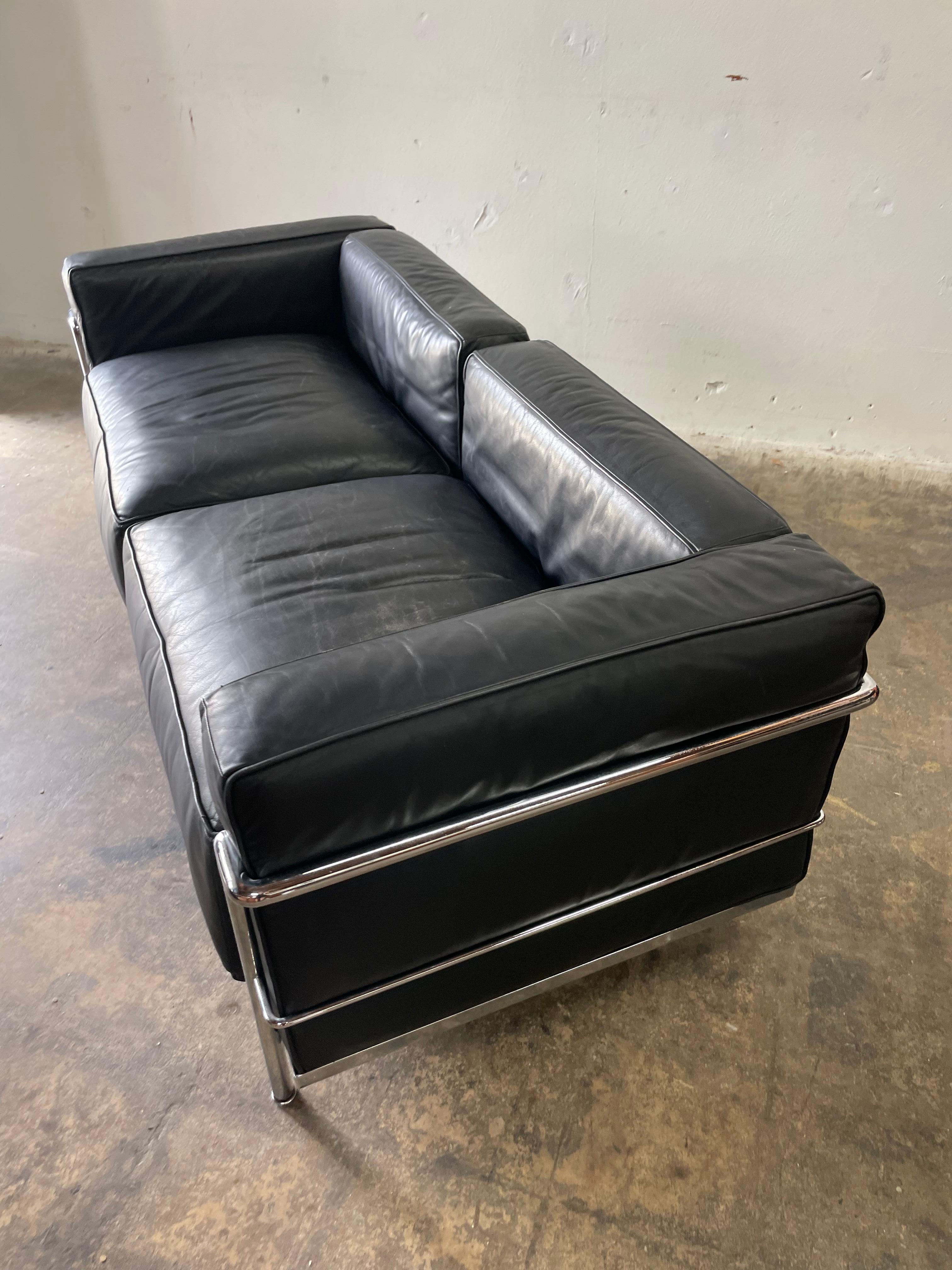 Le Corbusier LC3 Leather and Chrome Sofa For Sale 2
