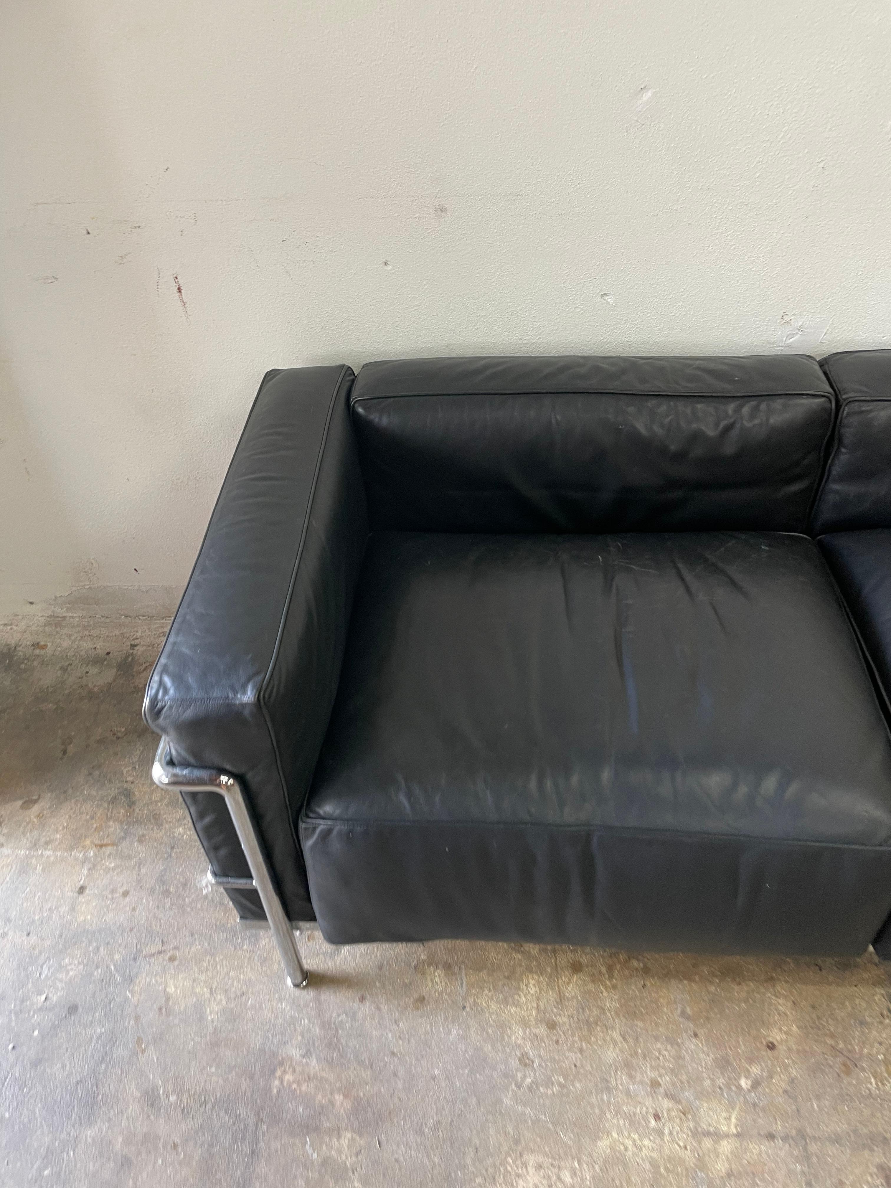 le corbusier leather sofa