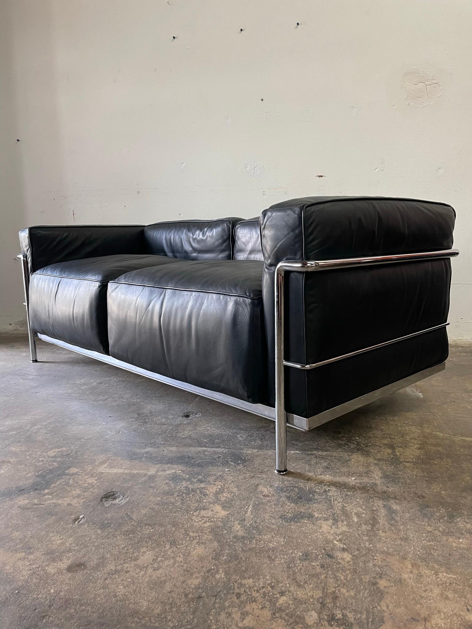 Le Corbusier LC3 Leather and Chrome Sofa In Fair Condition For Sale In Fort Lauderdale, FL