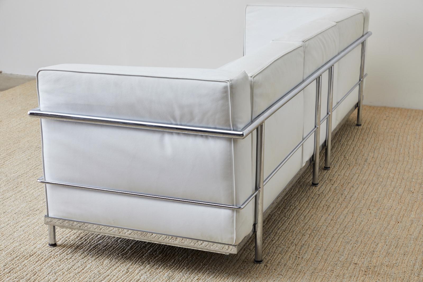 Sofa aus weißem Leder und Chrom im LC3-Stil von Le Corbusier 10