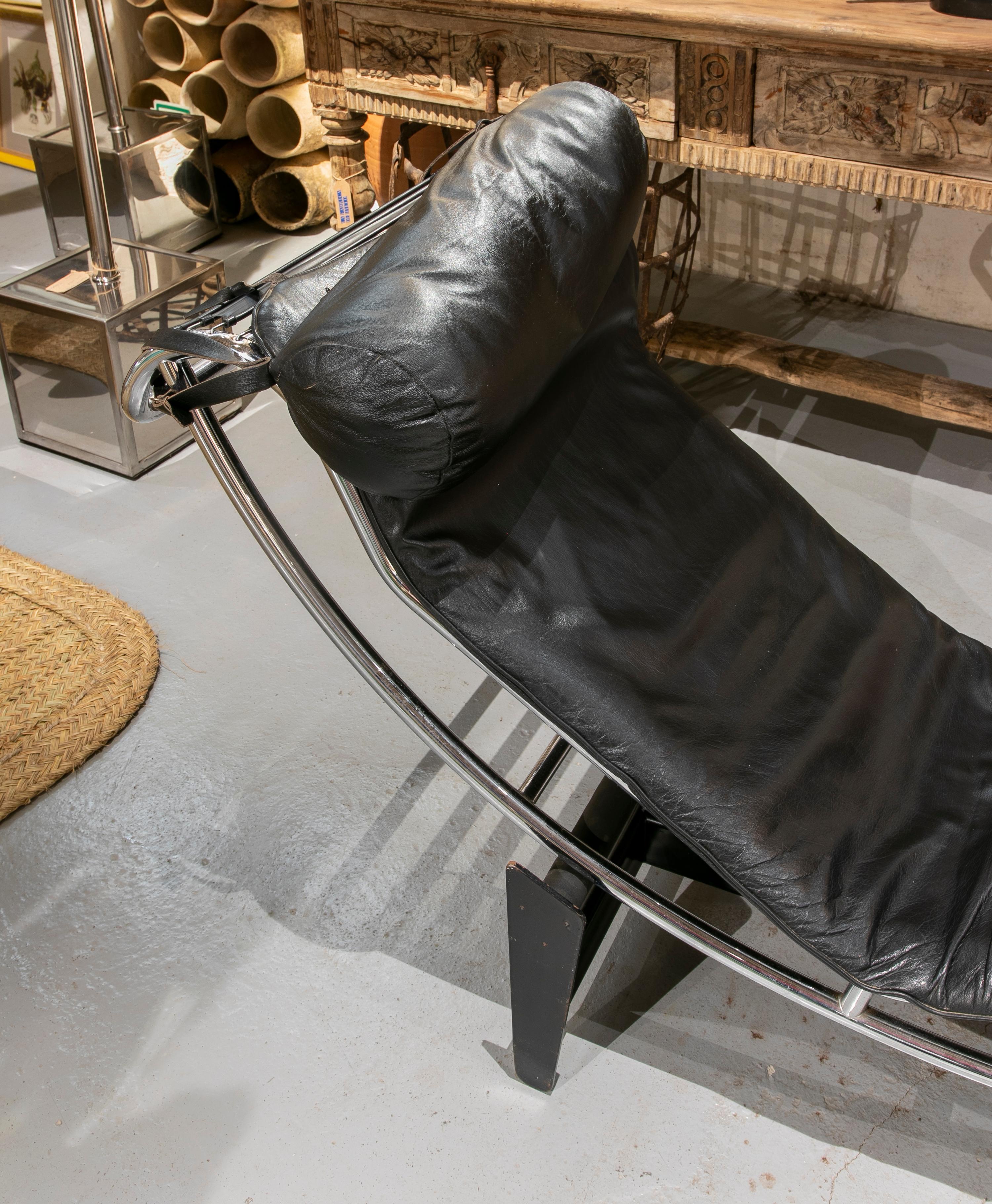 Le Corbusier LC4 Black Leather Chaise Chaise Longue by Cassina In Good Condition In Marbella, ES