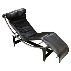 Chaise longue Le Corbusier LC4 en cuir noir par Cassina