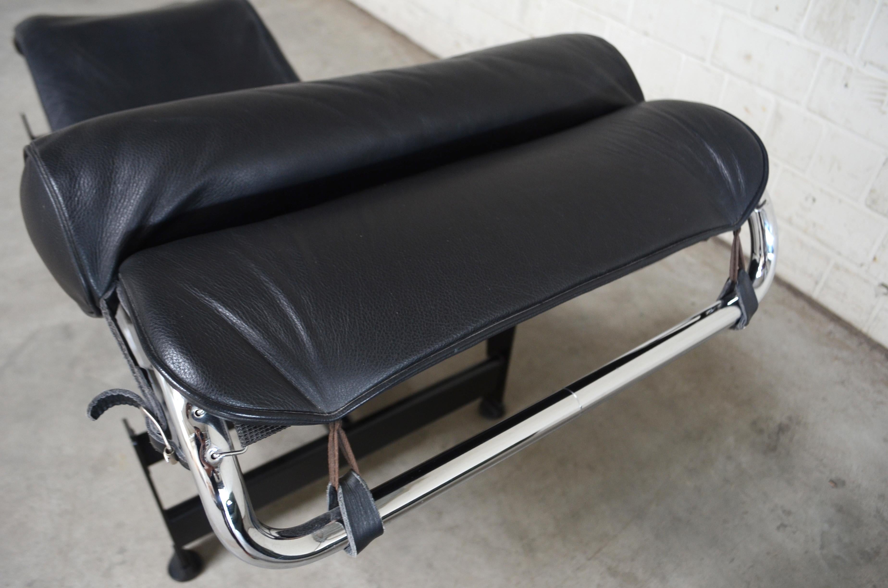 Le Corbusier LC4 Black Leather Chaise Chaise Longue by Cassina In Good Condition In Munich, Bavaria