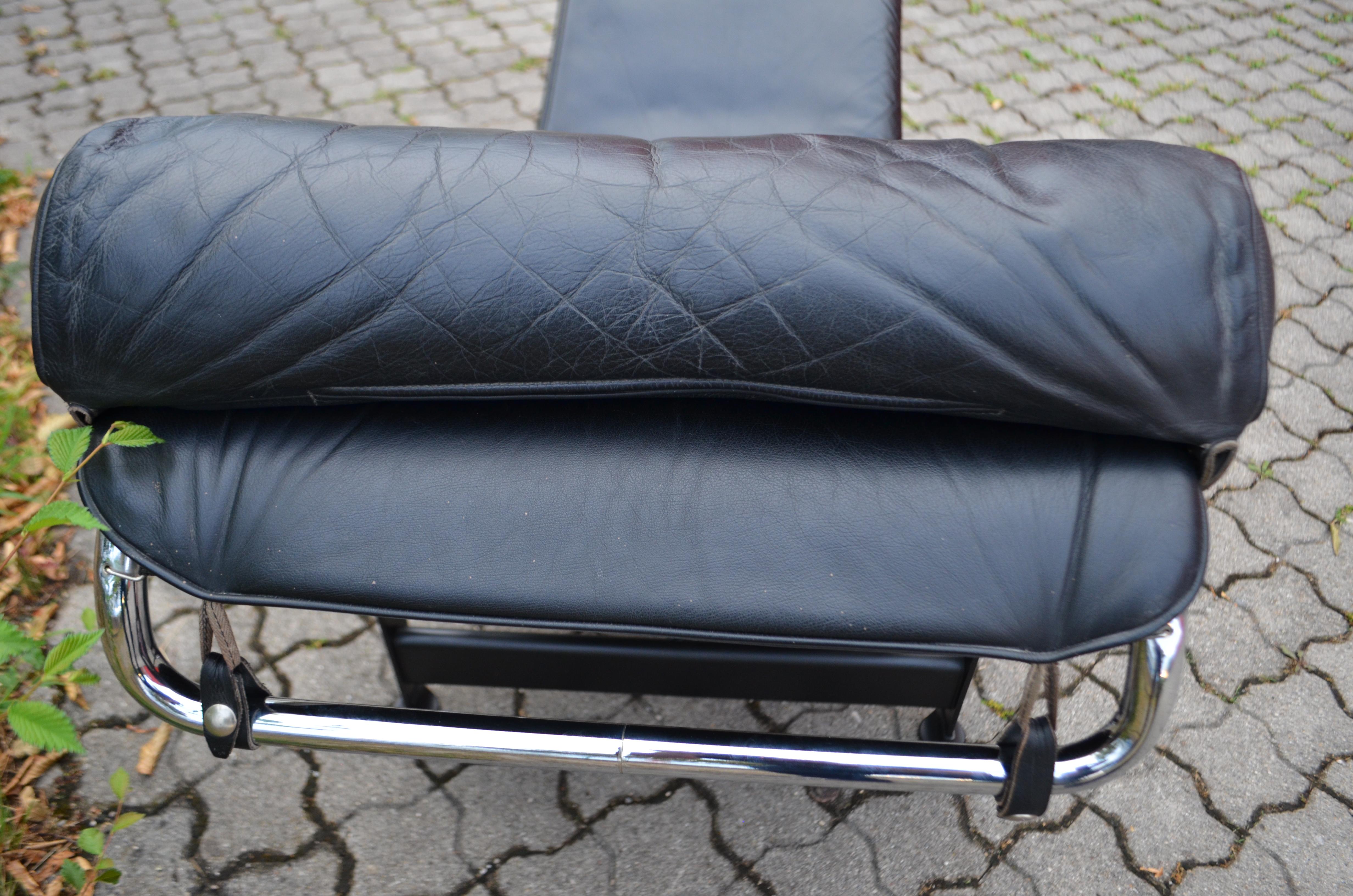20th Century Le Corbusier LC4 Black Leather Chaise Chaiselongue by Cassina For Sale