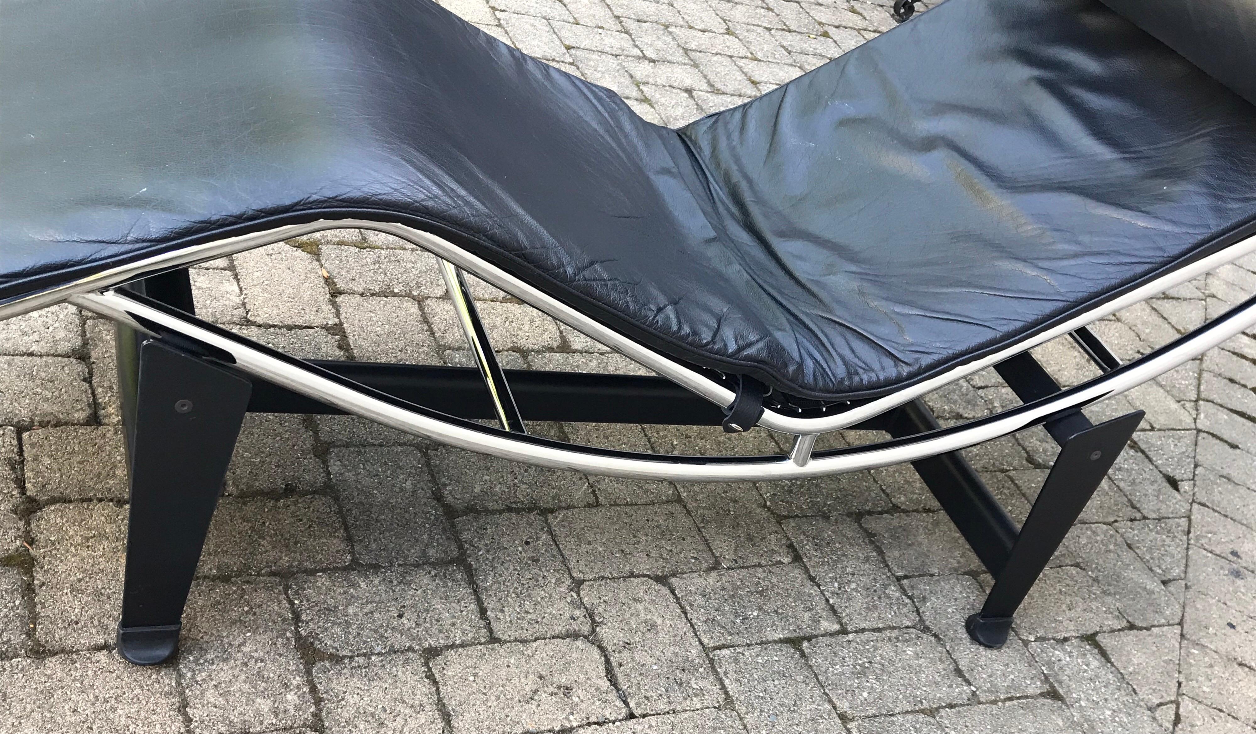 Mid-Century Modern Le Corbusier LC4 Black Leather Chaise Lounge Chair, Late 20th Century, Italy