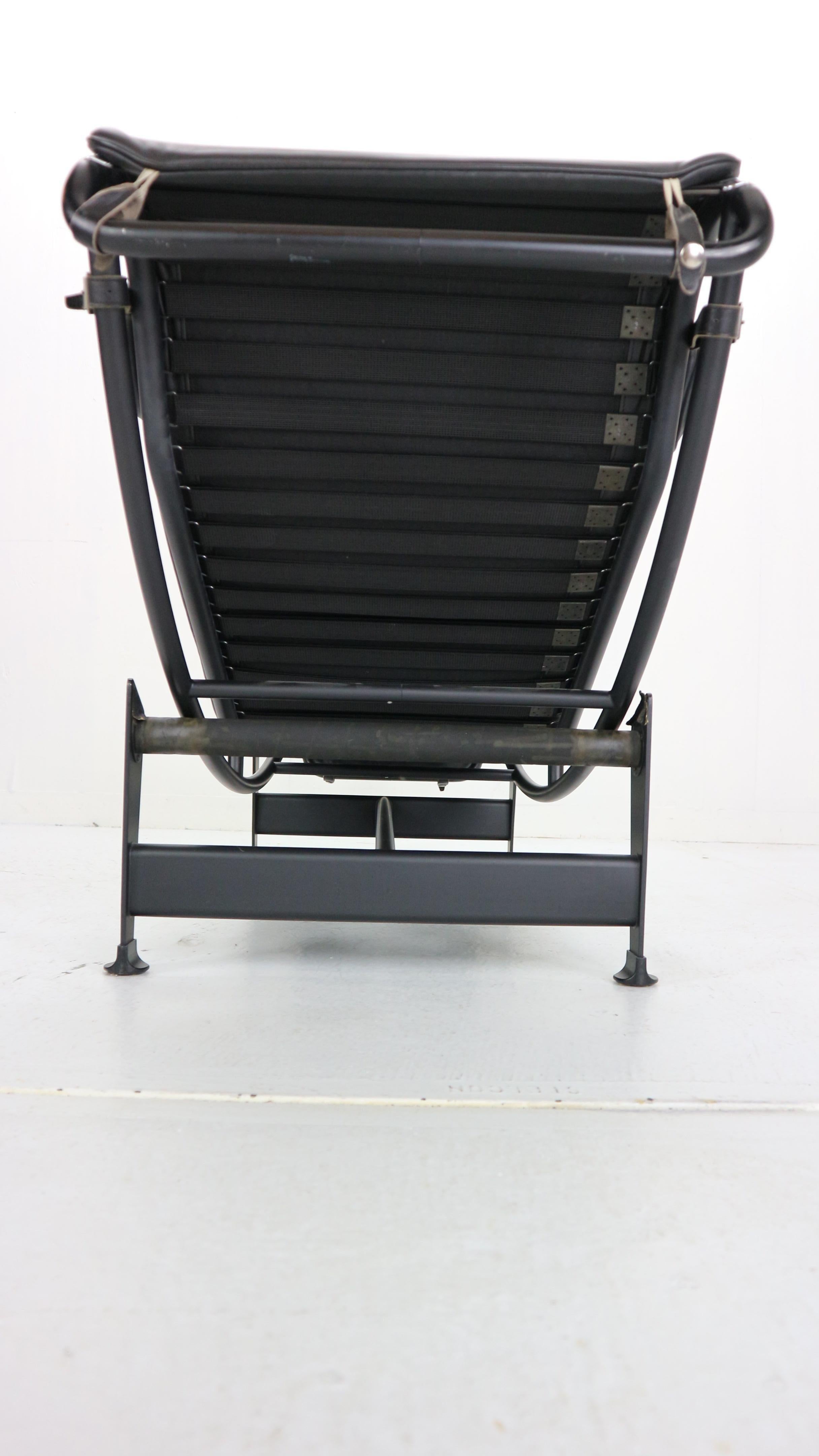 Le Corbusier LC4 Black on Black Chaise Lounge Chair by Cassina, 1970 1
