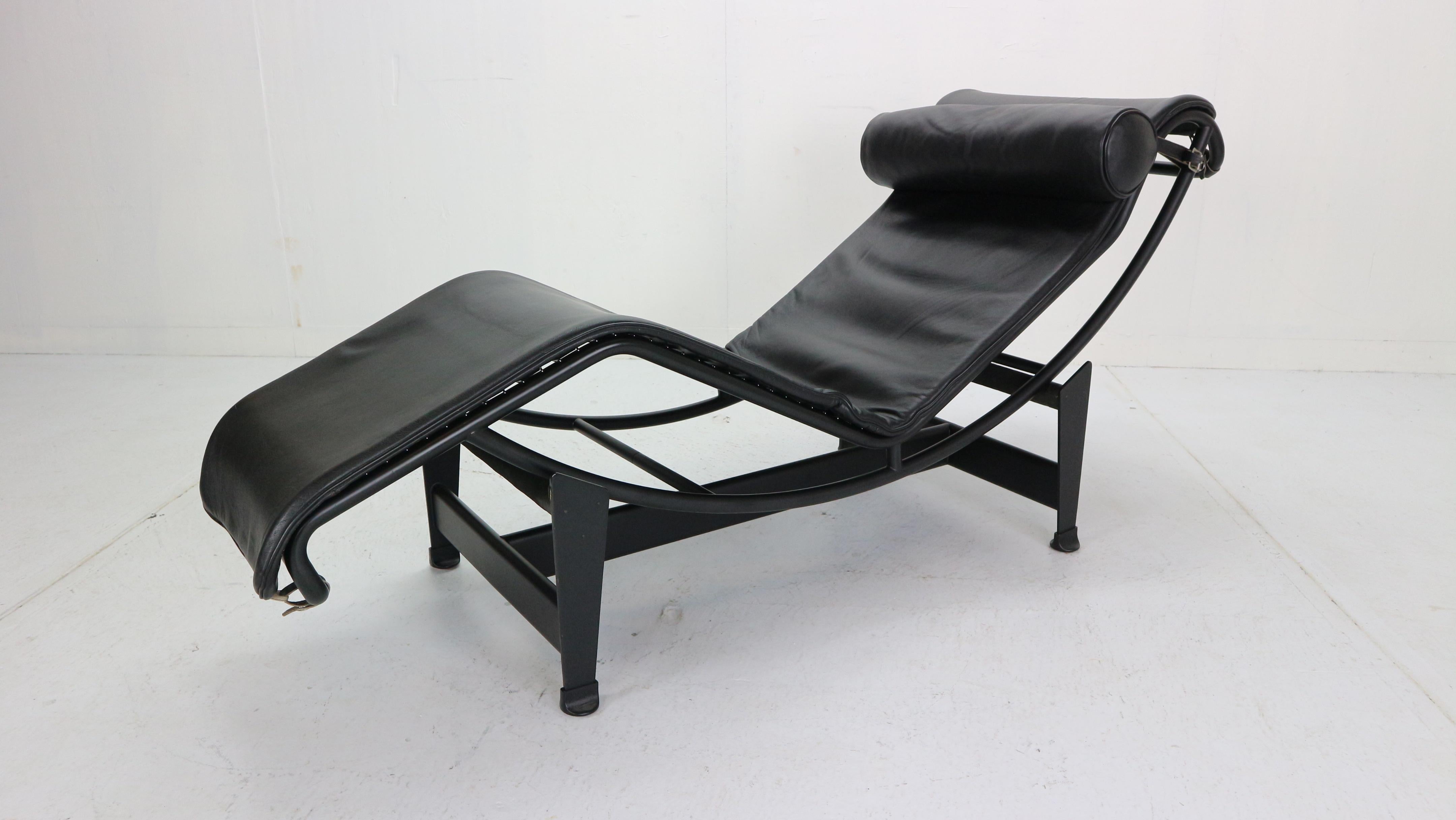 Italian Le Corbusier LC4 Black on Black Chaise Lounge Chair by Cassina, 1970