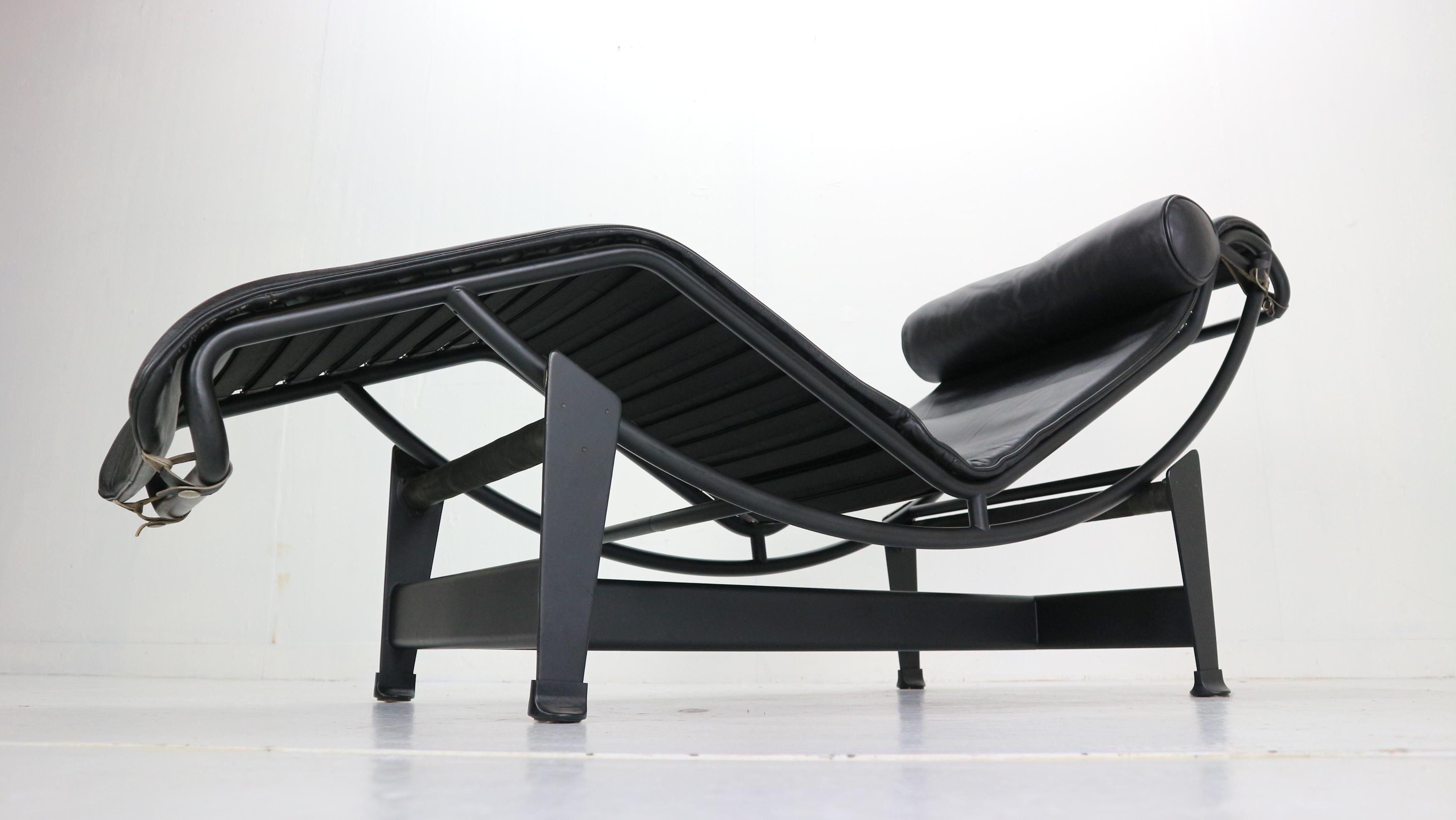 Le Corbusier LC4 Black on Black Chaise Lounge Chair by Cassina, 1970 In Good Condition In The Hague, NL