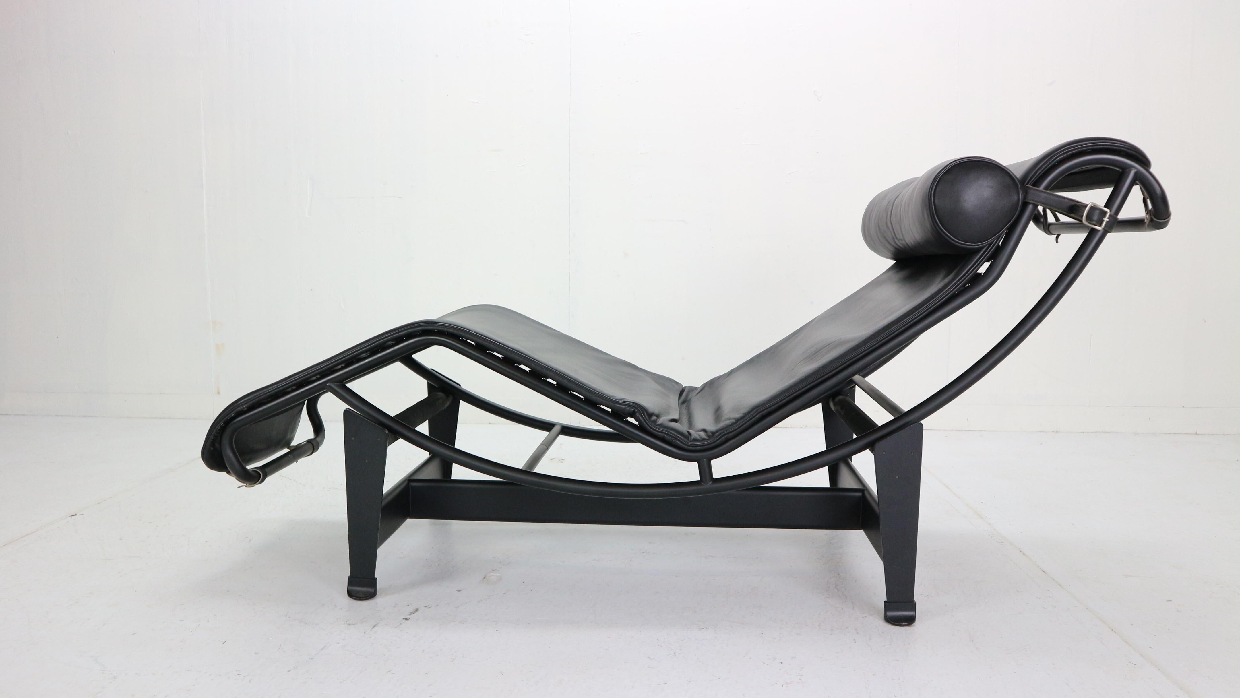 Leather Le Corbusier LC4 Black on Black Chaise Lounge Chair by Cassina, 1970