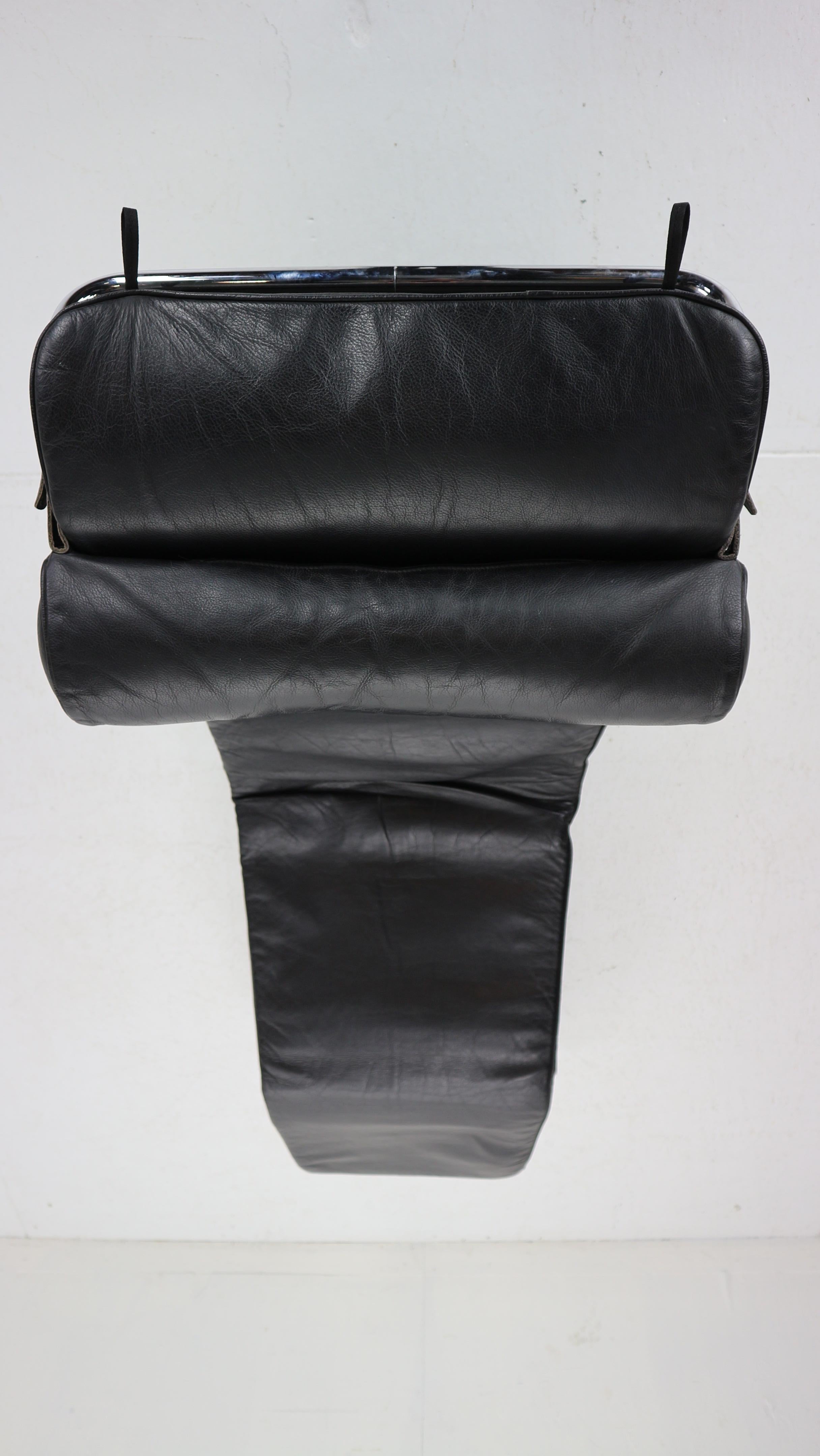Le Corbusier LC4 Black on Black Chaise Lounge Chair by Cassina, 1970 6