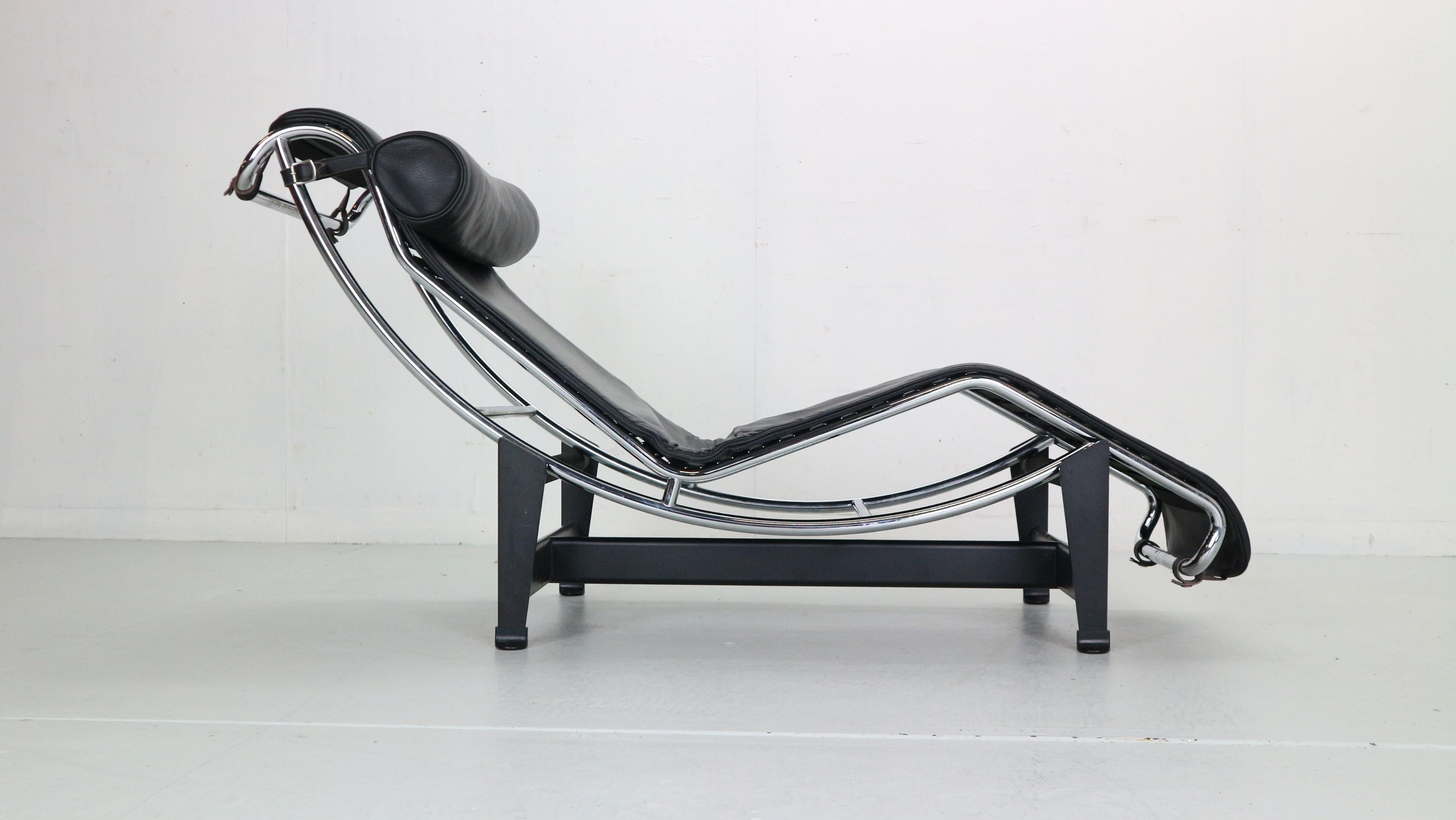 Le Corbusier LC4 Black on Black Chaise Lounge Chair by Cassina, 1970 In Good Condition In The Hague, NL