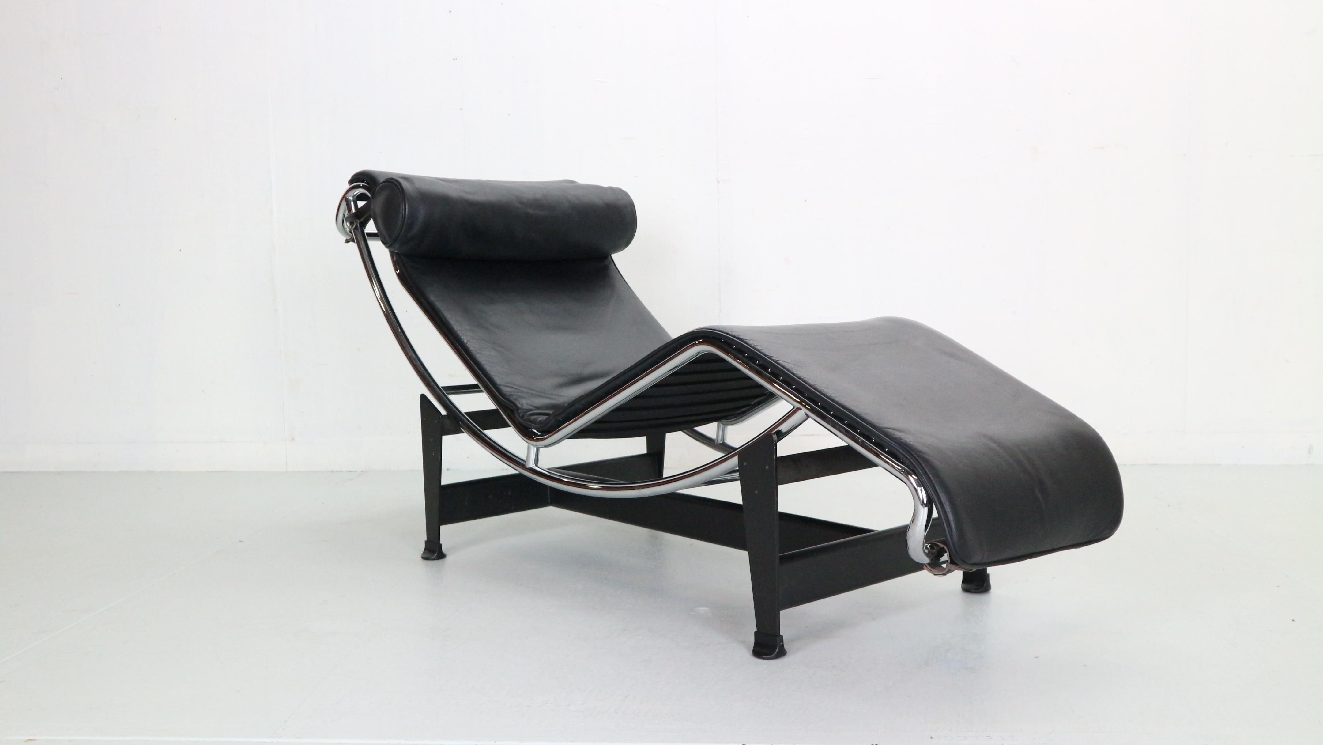 Mid-20th Century Le Corbusier LC4 Black on Black Chaise Lounge Chair by Cassina, 1970