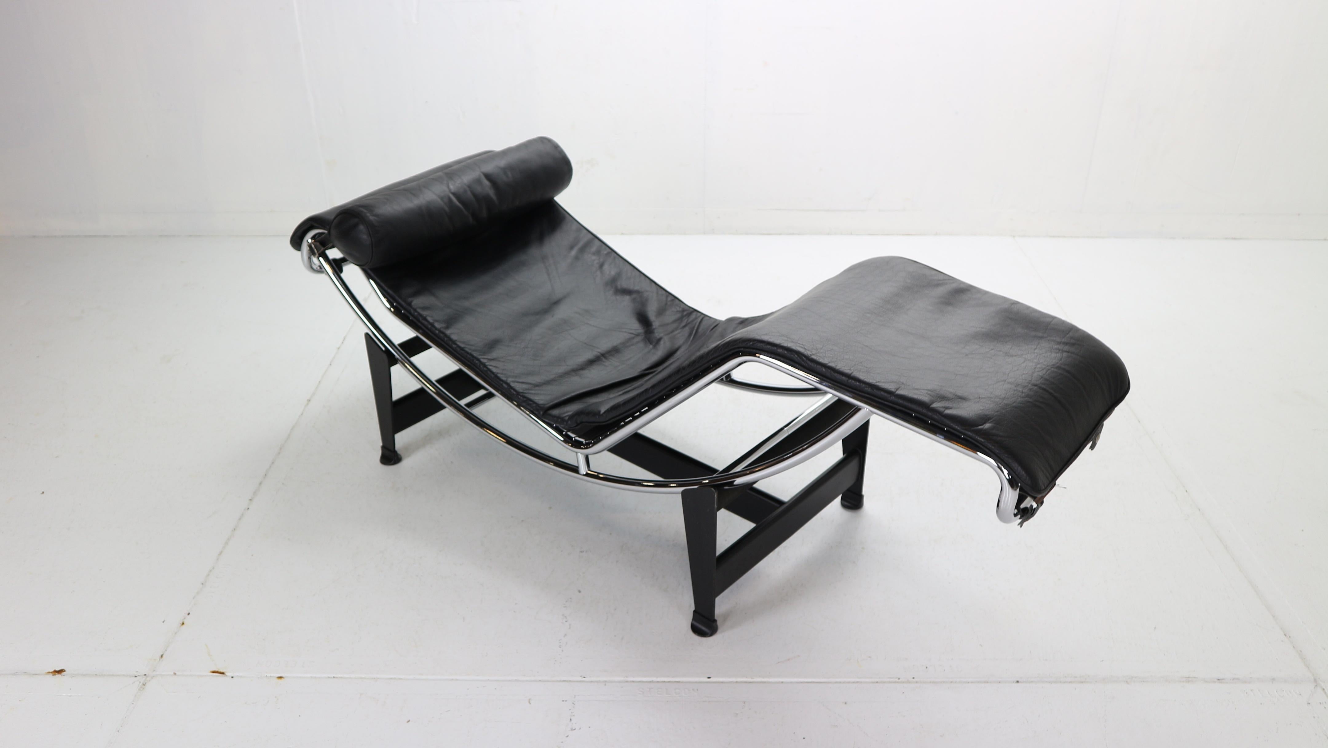 Steel Le Corbusier LC4 Black on Black Chaise Lounge Chair by Cassina, 1970