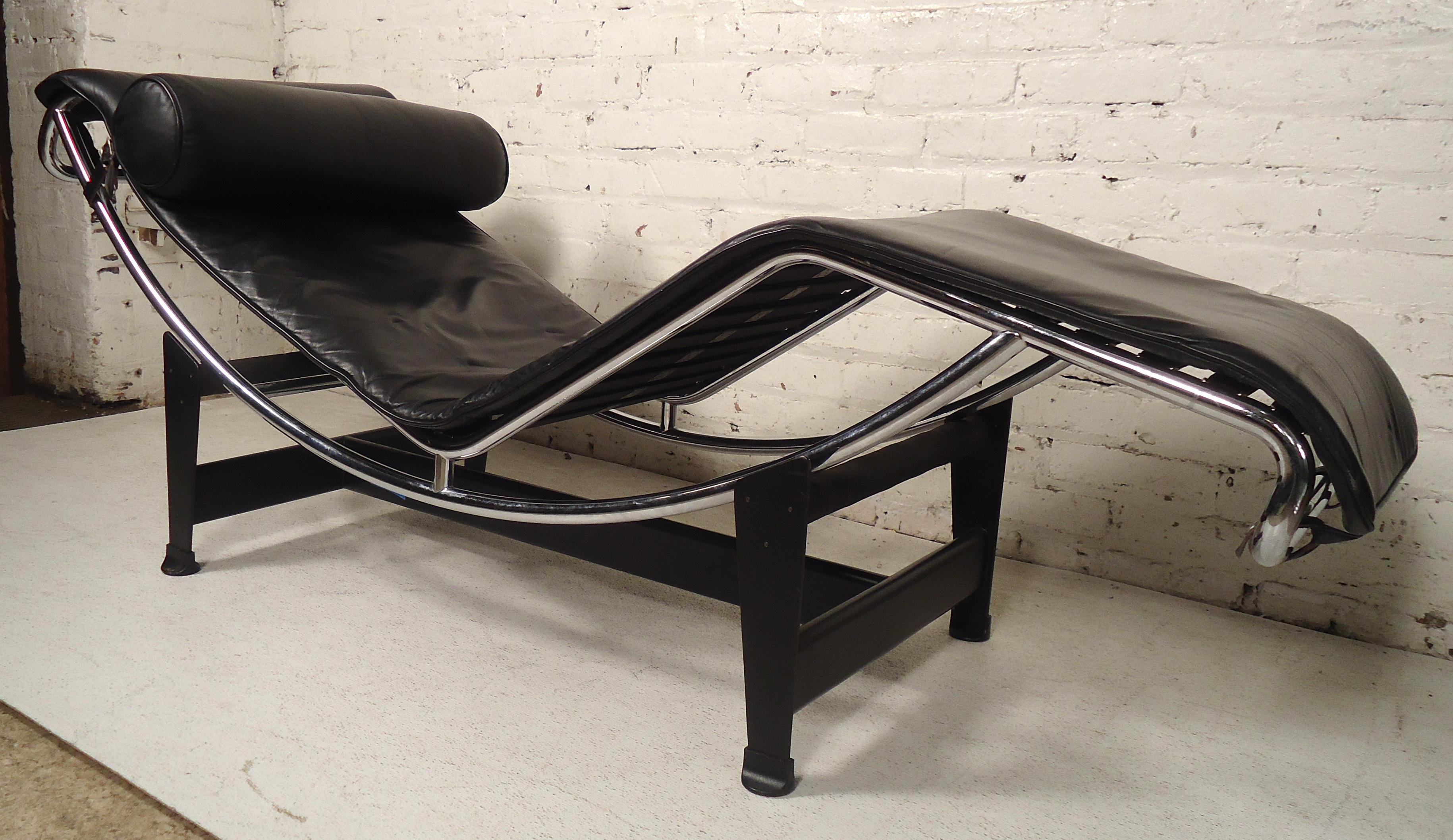 Classic Mid-Century Modern leather lounge chair set on strong metal base. Fully adjustable reclining function, leather and chromed steel.

(Please confirm item location - NY or NJ - with dealer). 
 