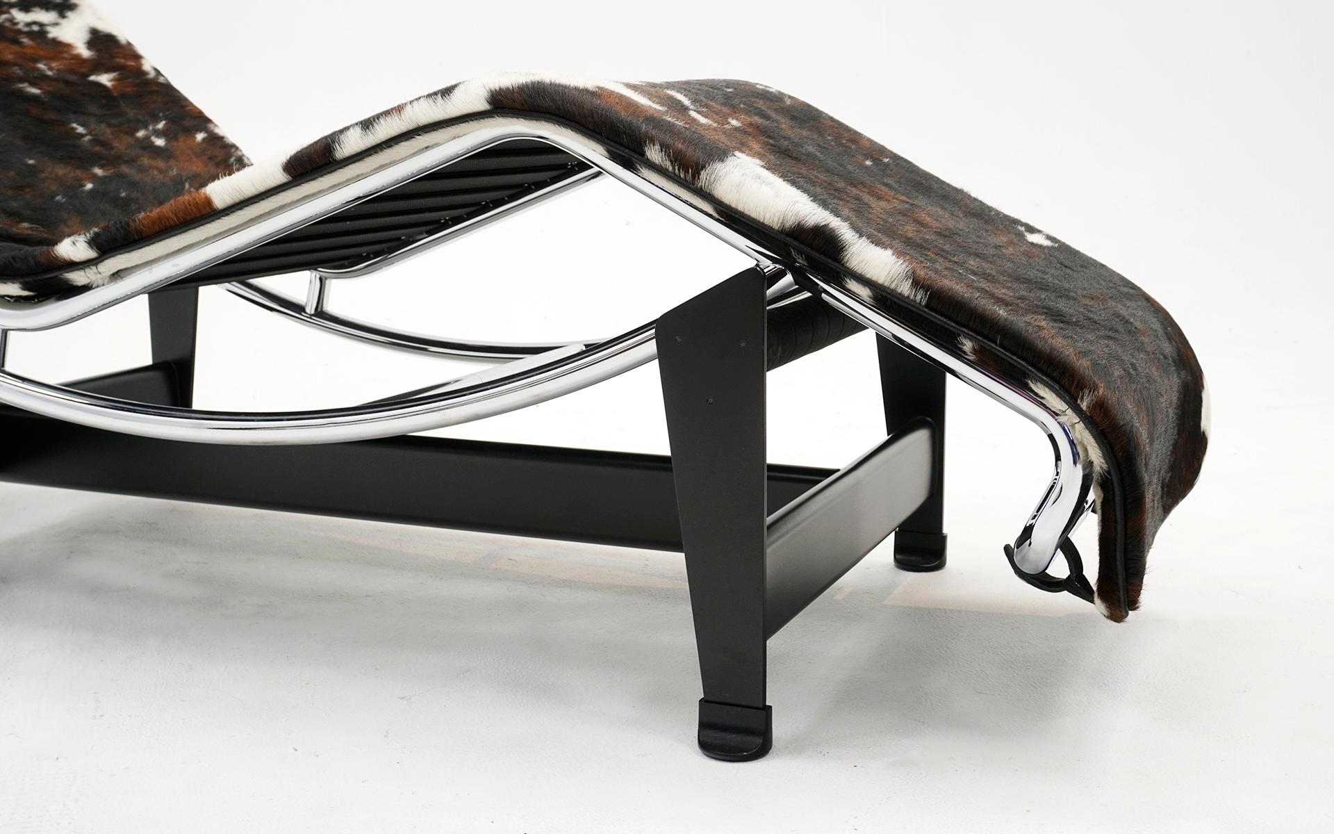 Late 20th Century Le Corbusier LC4 Chaise Longue/Lounge in Brown, Black, White Cowhide for Cassina