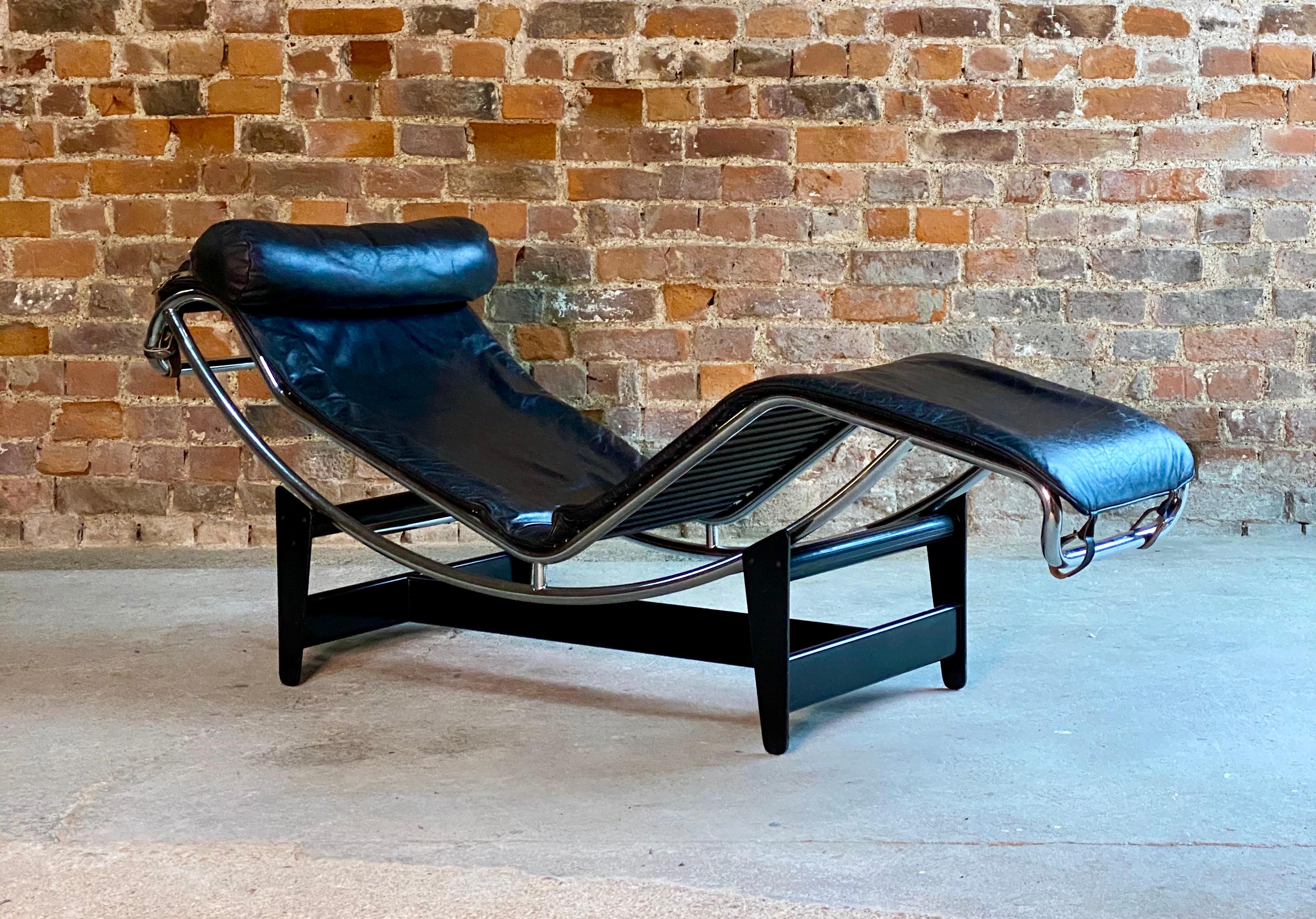 Original Le Corbusier LC4 chaise loungemade by Cassina circa 1965

The definitive Le Corbusier, Pierre Jeanneret and Charlotte Perriand design LC4 chaise loungedesigned in 1928 and produced by Cassina circa 1965. The LC4 with original black