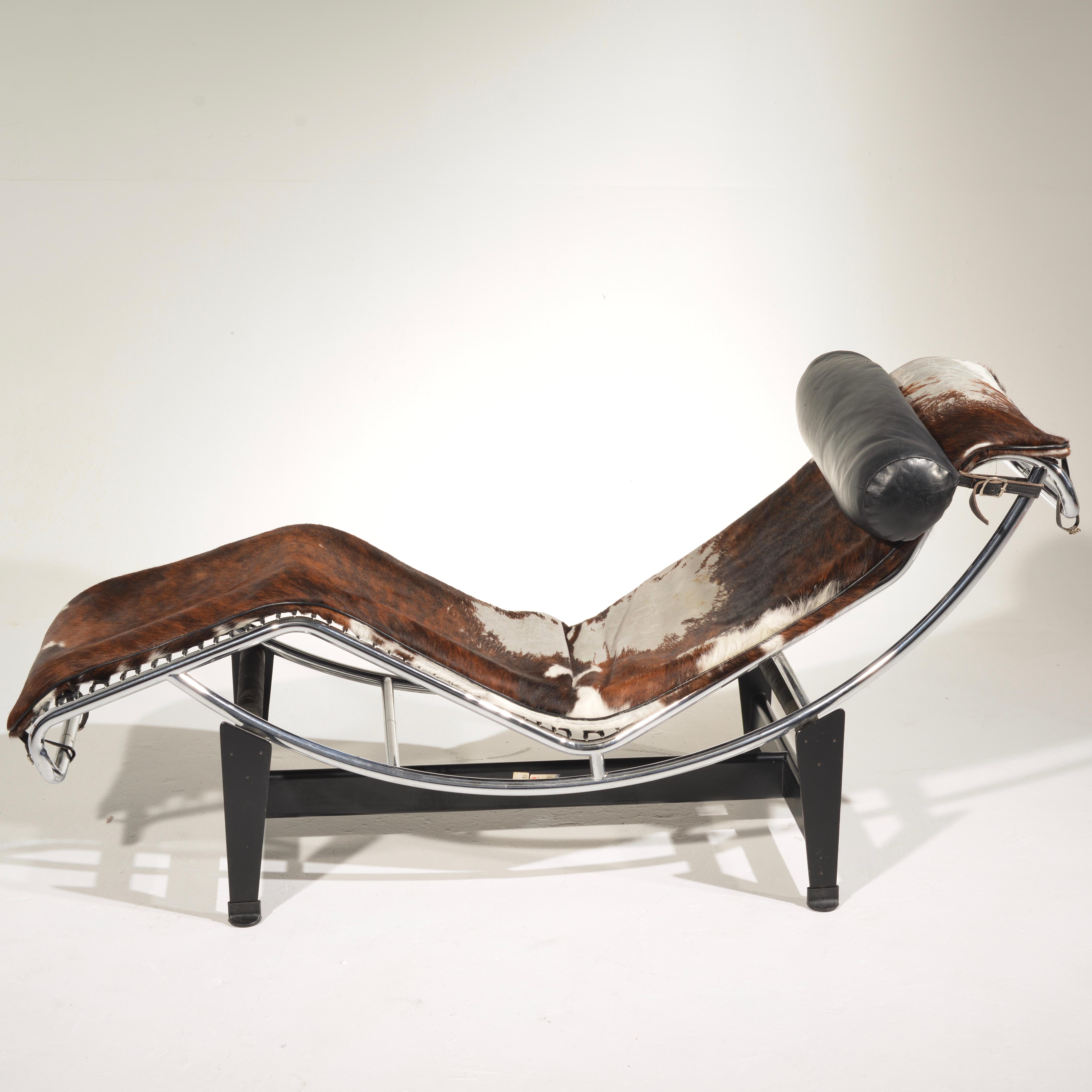 Le Corbusier LC4 Chaise Lounge for Cassina In Good Condition In Los Angeles, CA