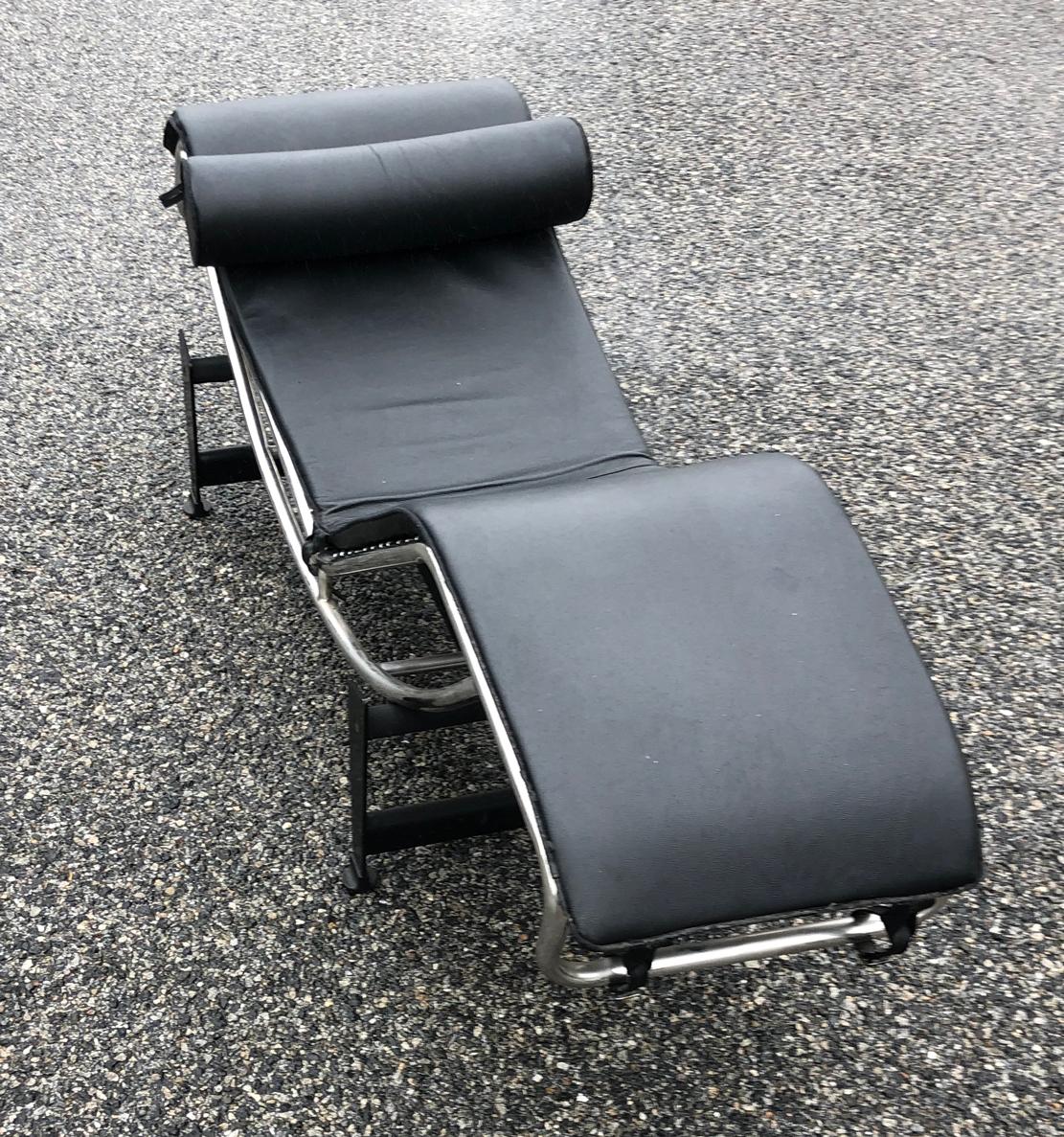 The “relaxing machine” — Designed to echo the natural curves of the human body in repose, the moveable frame of this iconic chaise adjusts along the base, following your every move from upright sitting to full recline. Known as the “relaxing