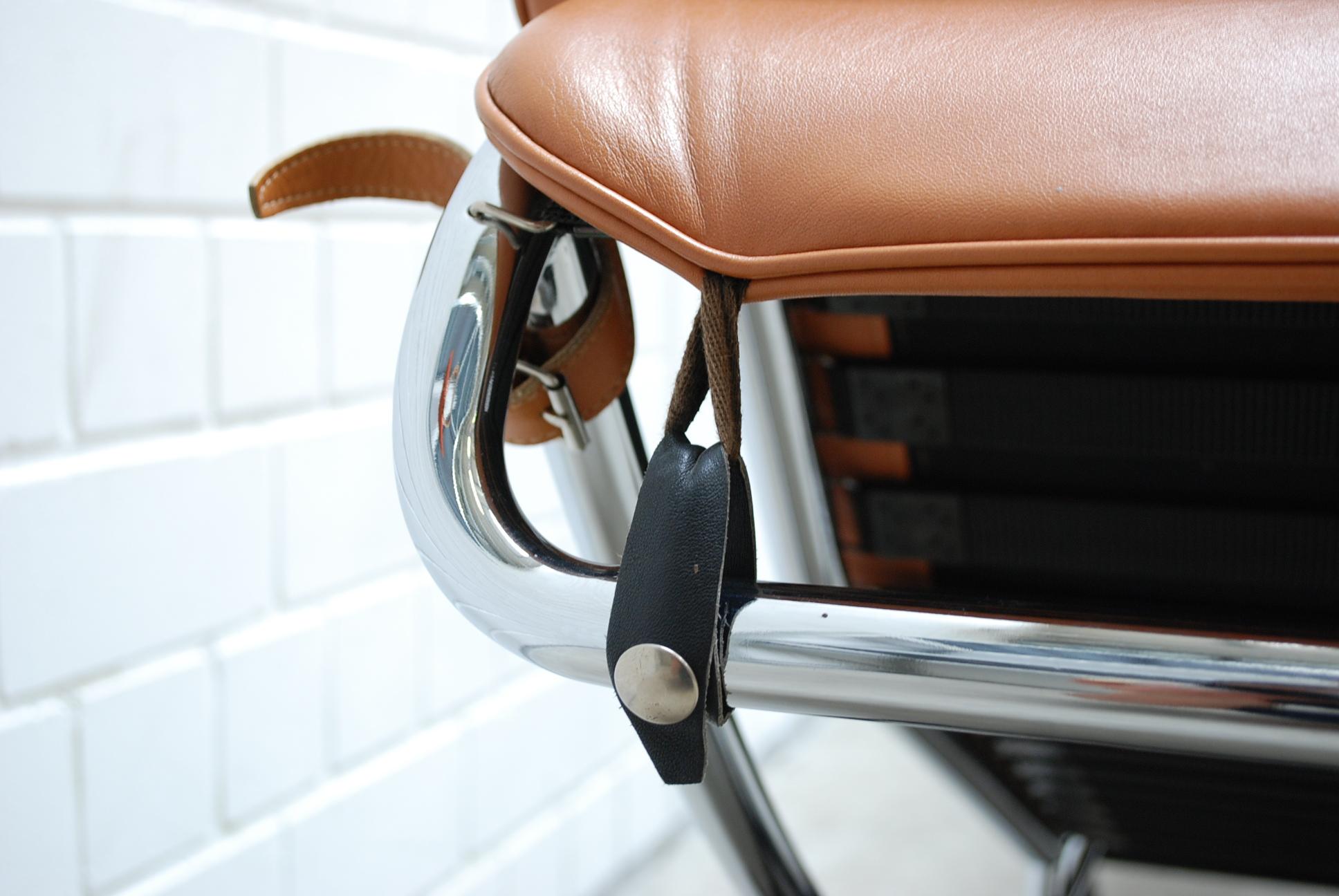 Le Corbusier LC4 Cognac Brandy Leather Chaise Chasiselongue by Cassina, 1980s 1