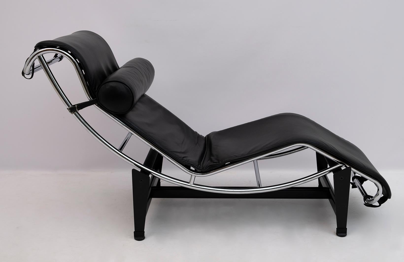 Mid-Century Modern Le Corbusier LC4 Italian Genuine Leather and Steel Chaise Longue, 1980s