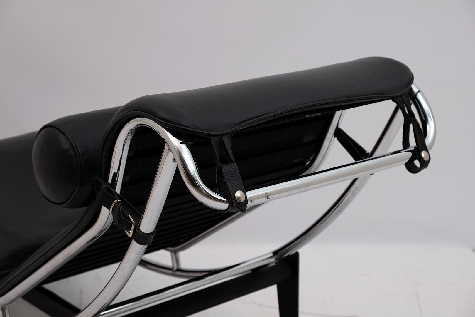 Le Corbusier LC4 Italian Genuine Leather and Steel Chaise Longue, 1980s 2