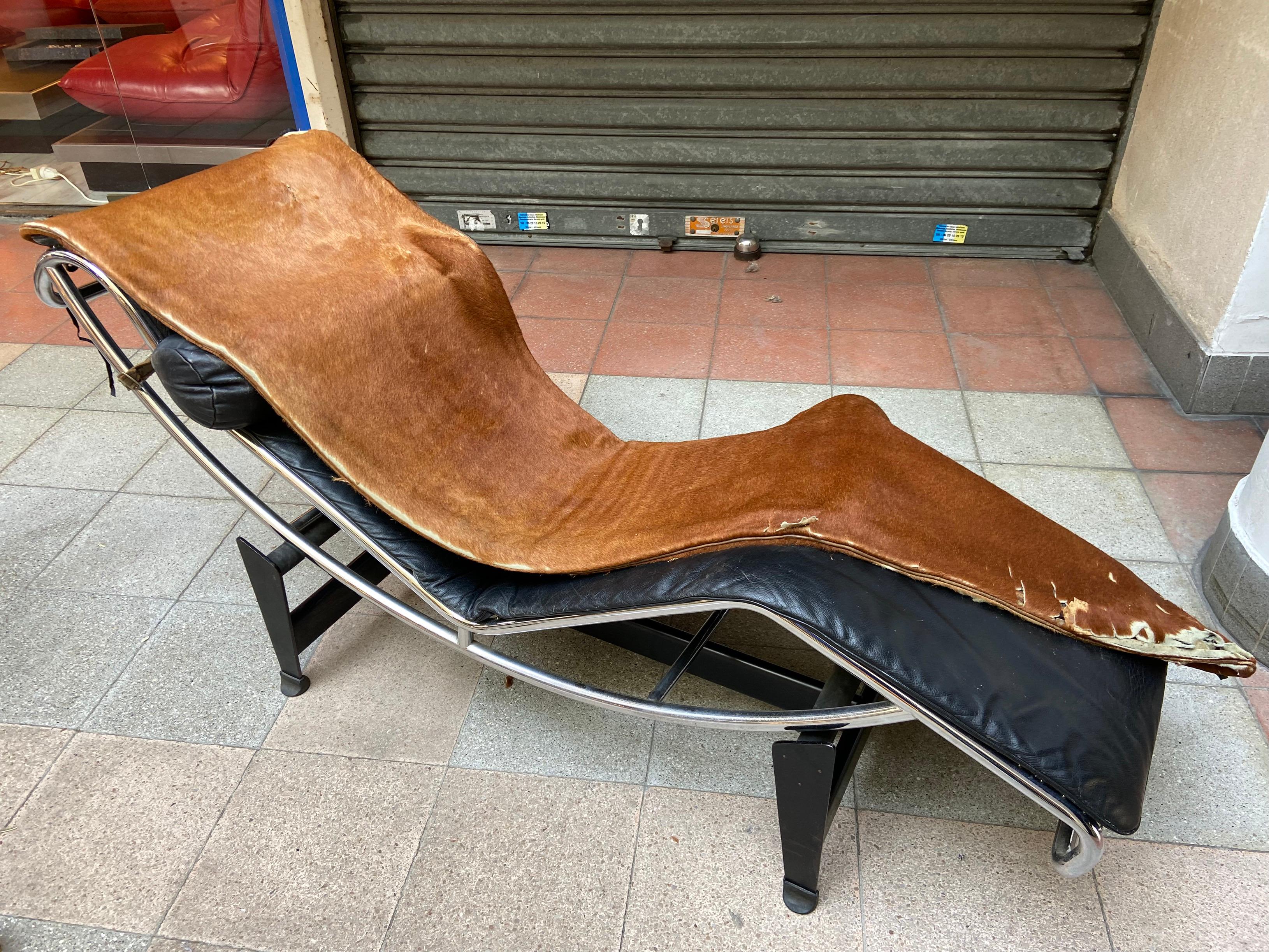 Modern Le Corbusier, LC4 Lounge Chair in Pony and in Black Leather, 1966