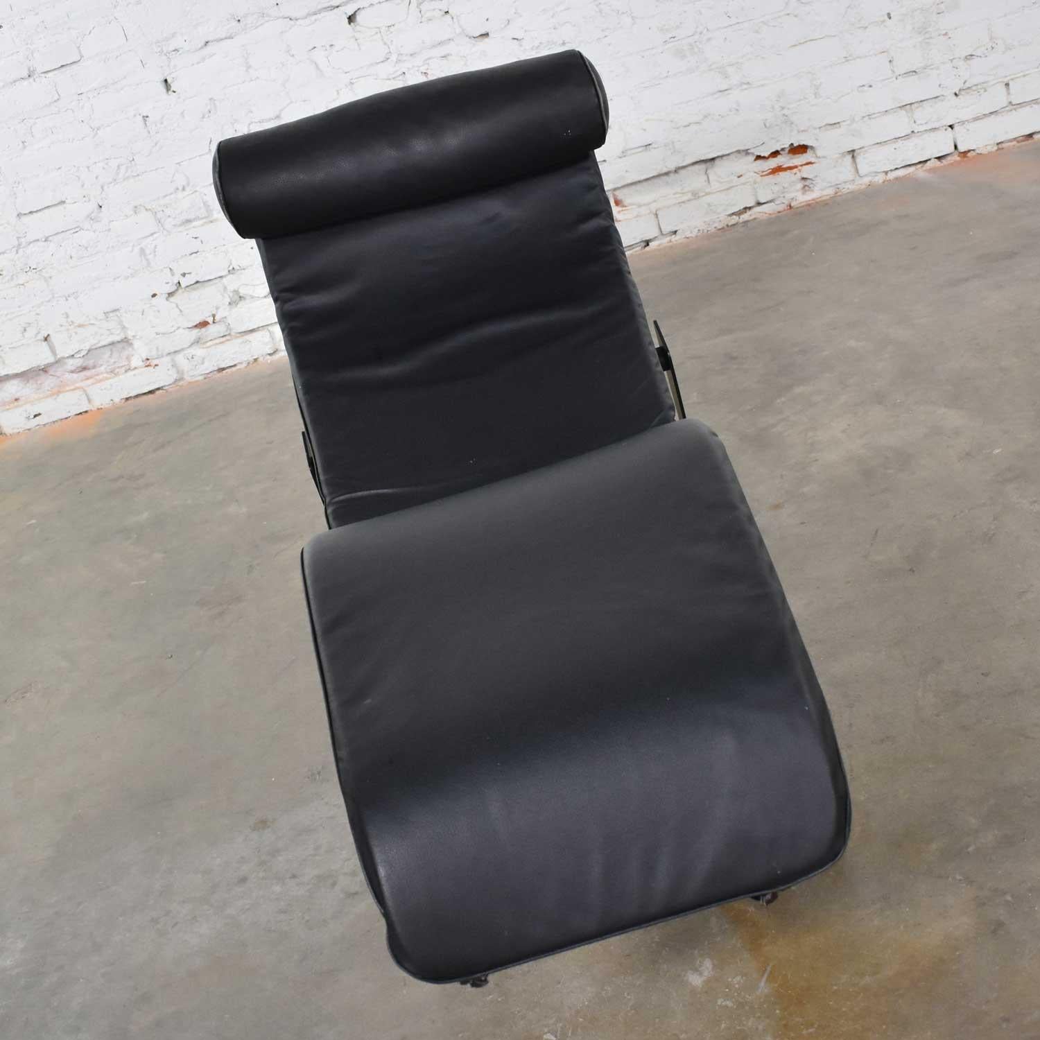 Bauhaus Le Corbusier LC4 Style Chaise Lounge with Black Leather Cushion by Unknown Maker