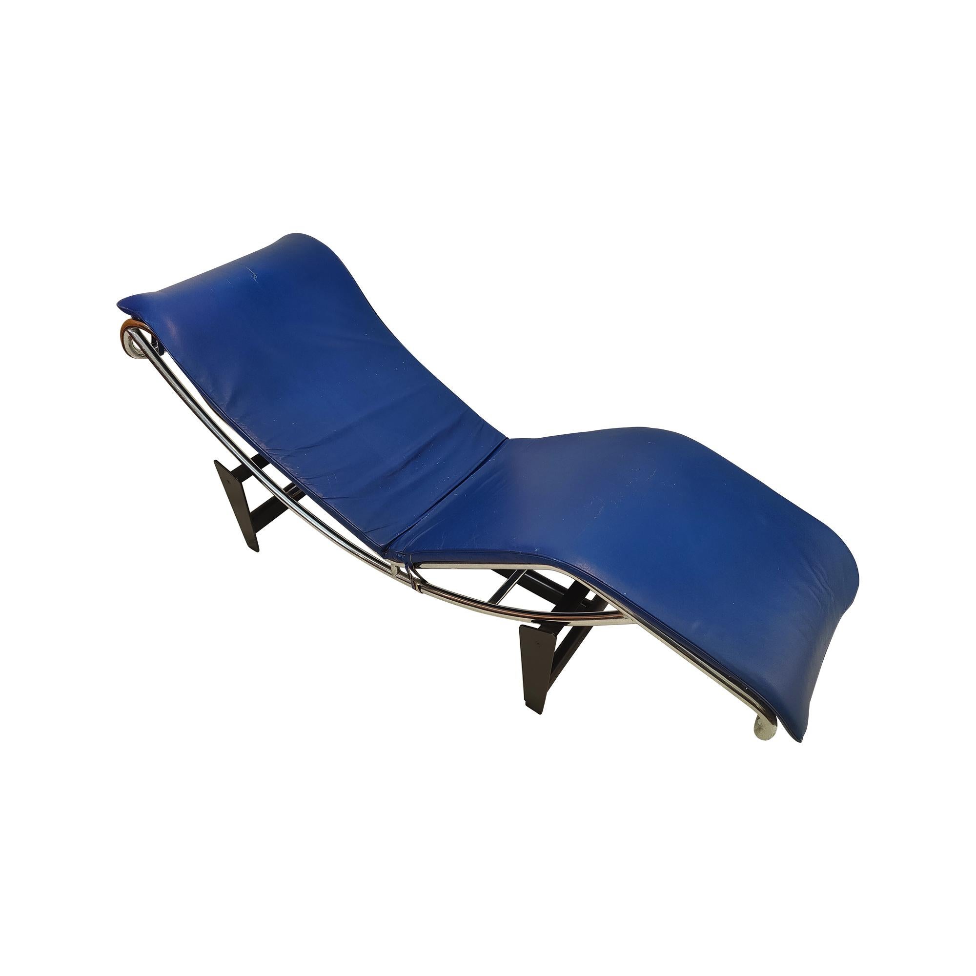 Bauhaus Le Corbusier LC4 Style Chaise Lounge with Blue Leather For Sale