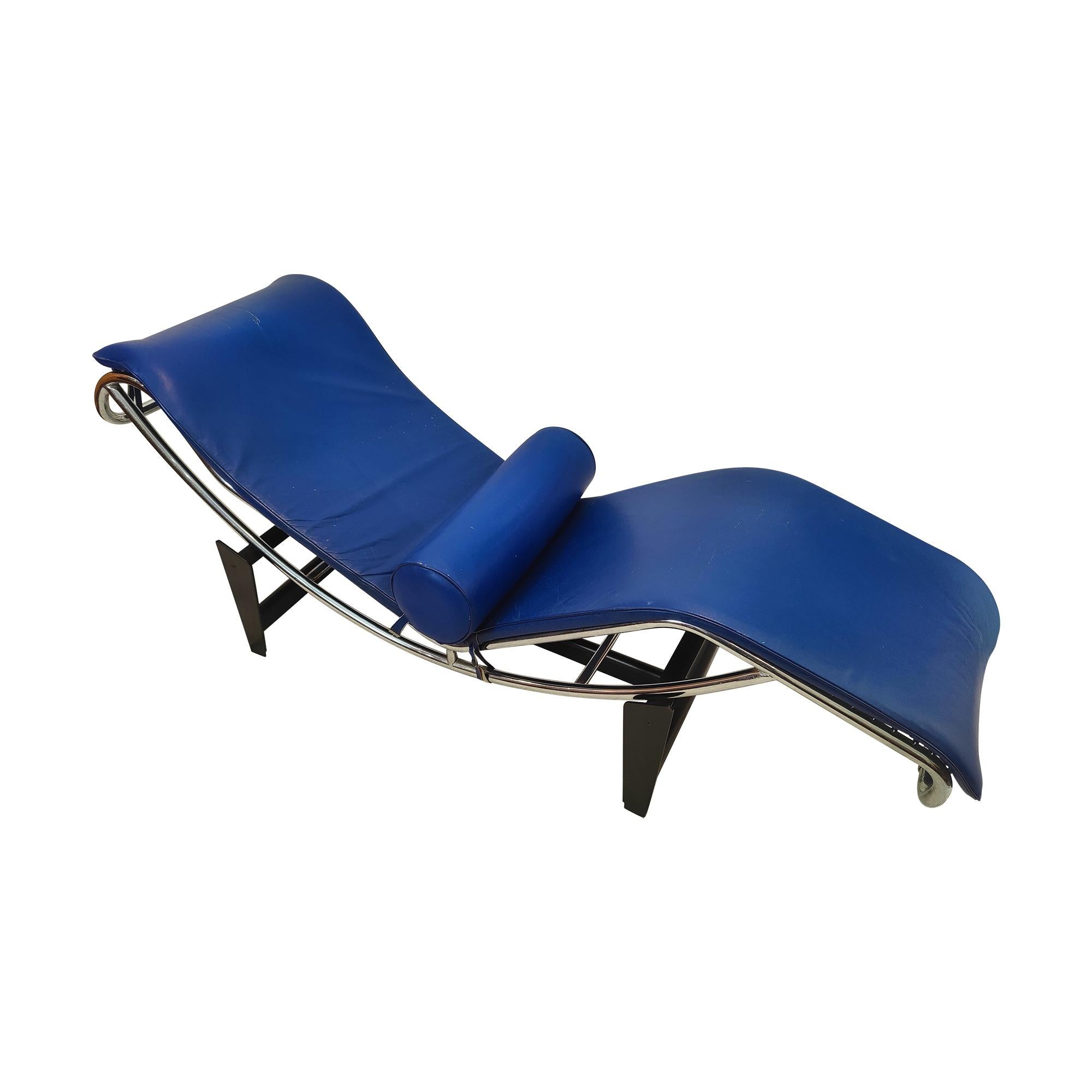 Chrome Le Corbusier LC4 Style Chaise Lounge with Blue Leather For Sale
