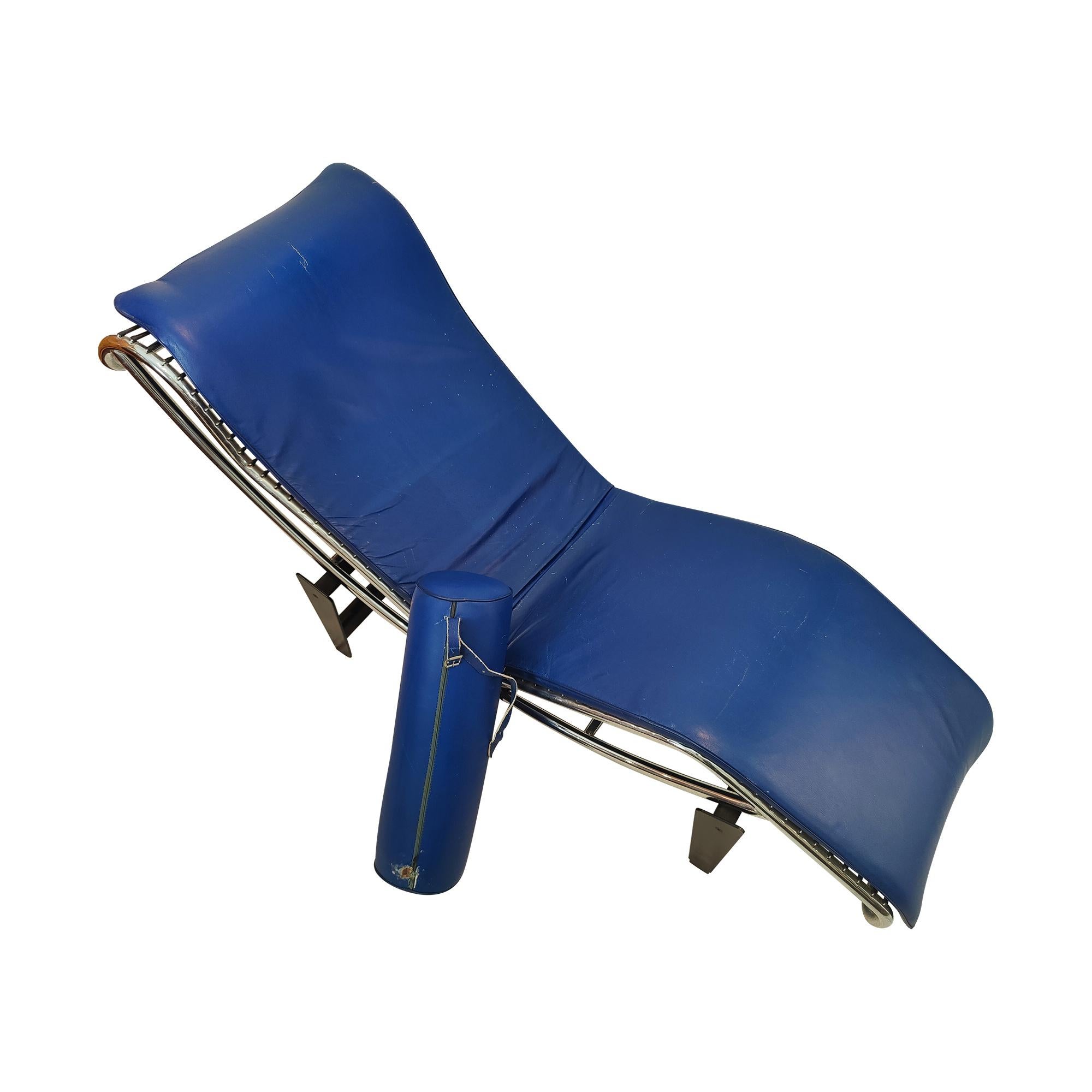Chrome Le Corbusier LC4 Style Chaise Lounge with Blue Leather For Sale