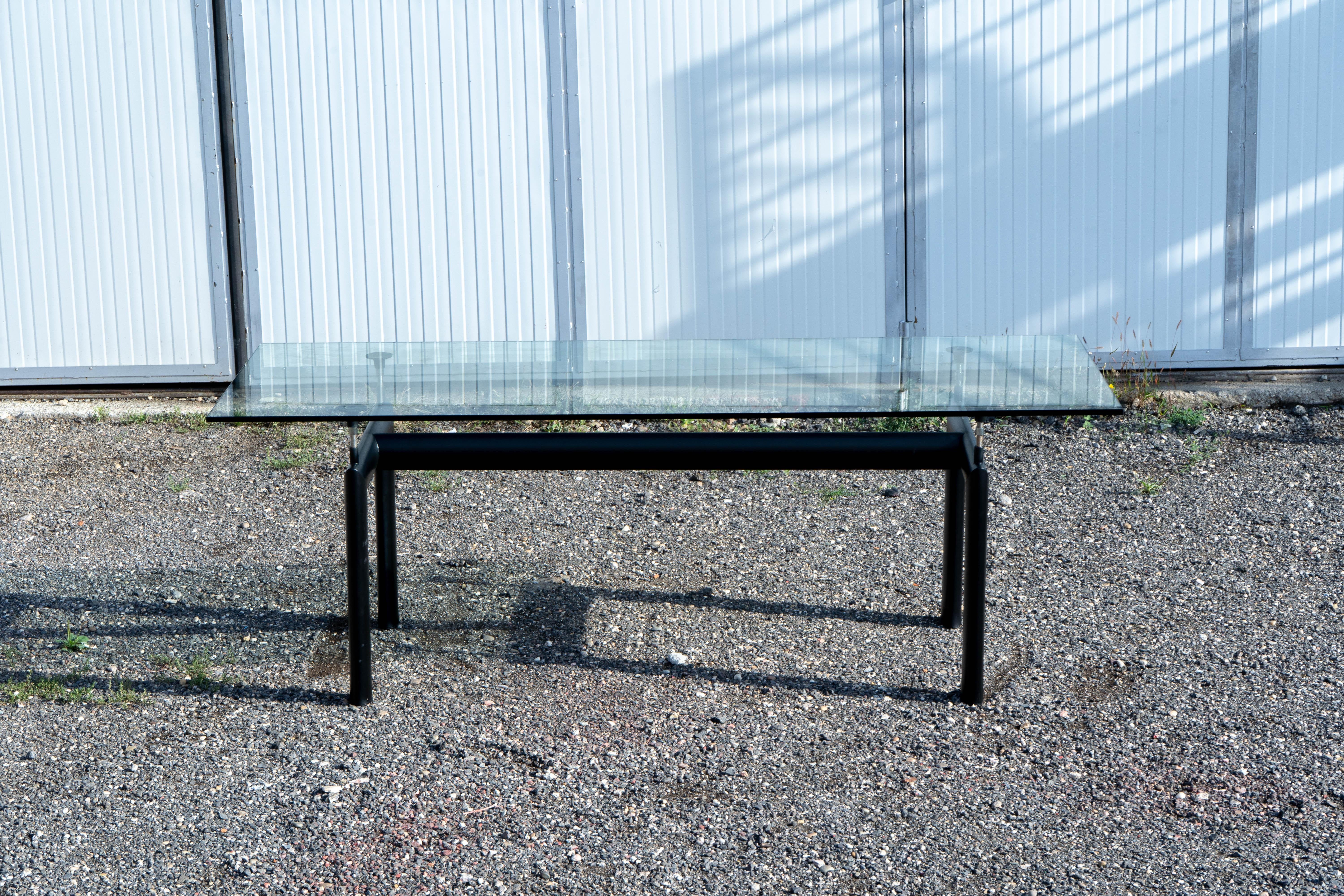Mid-Century Modern Le Corbusier - Lc6 Table de salle à manger en vente