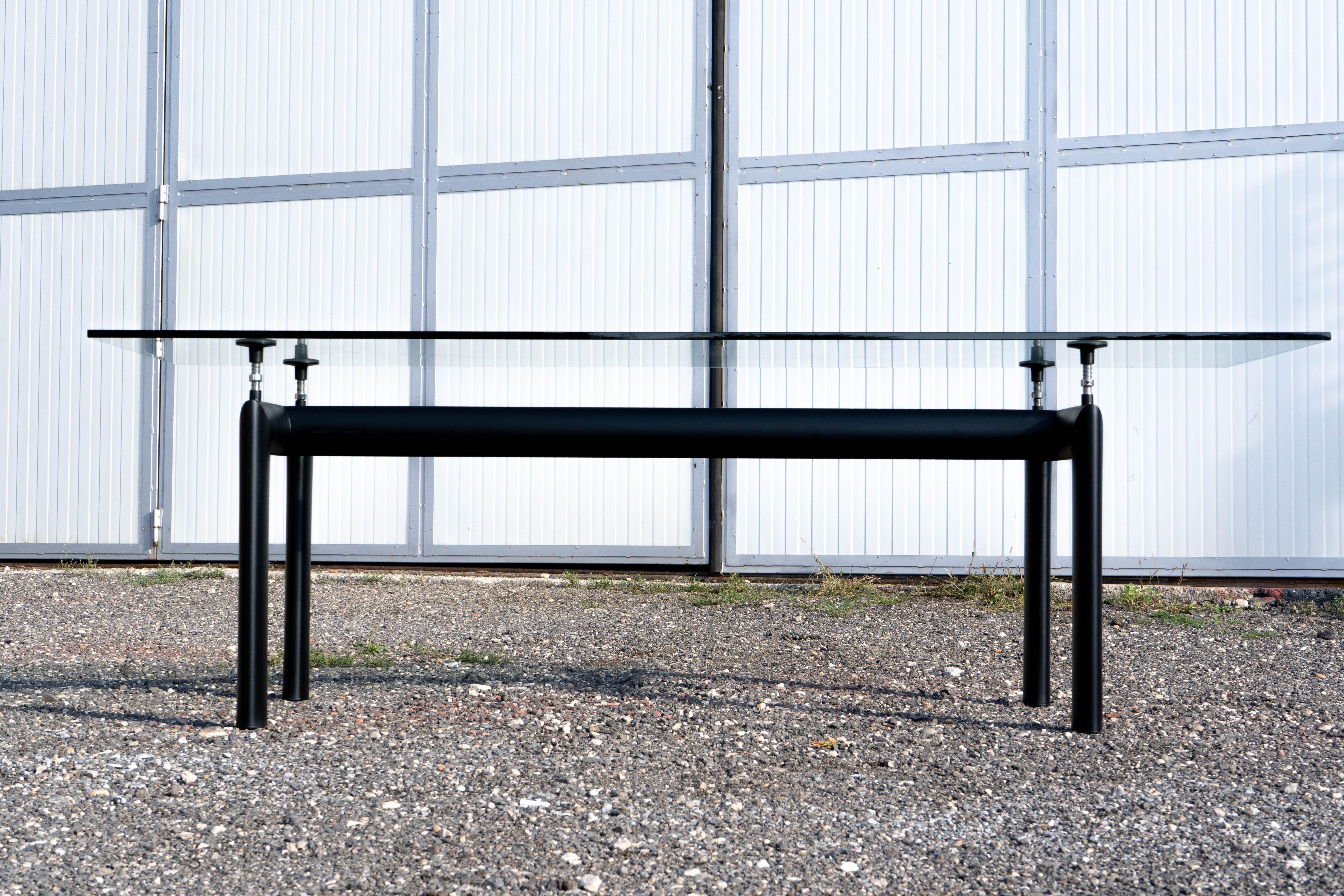 Métal Le Corbusier - Lc6 Table de salle à manger en vente