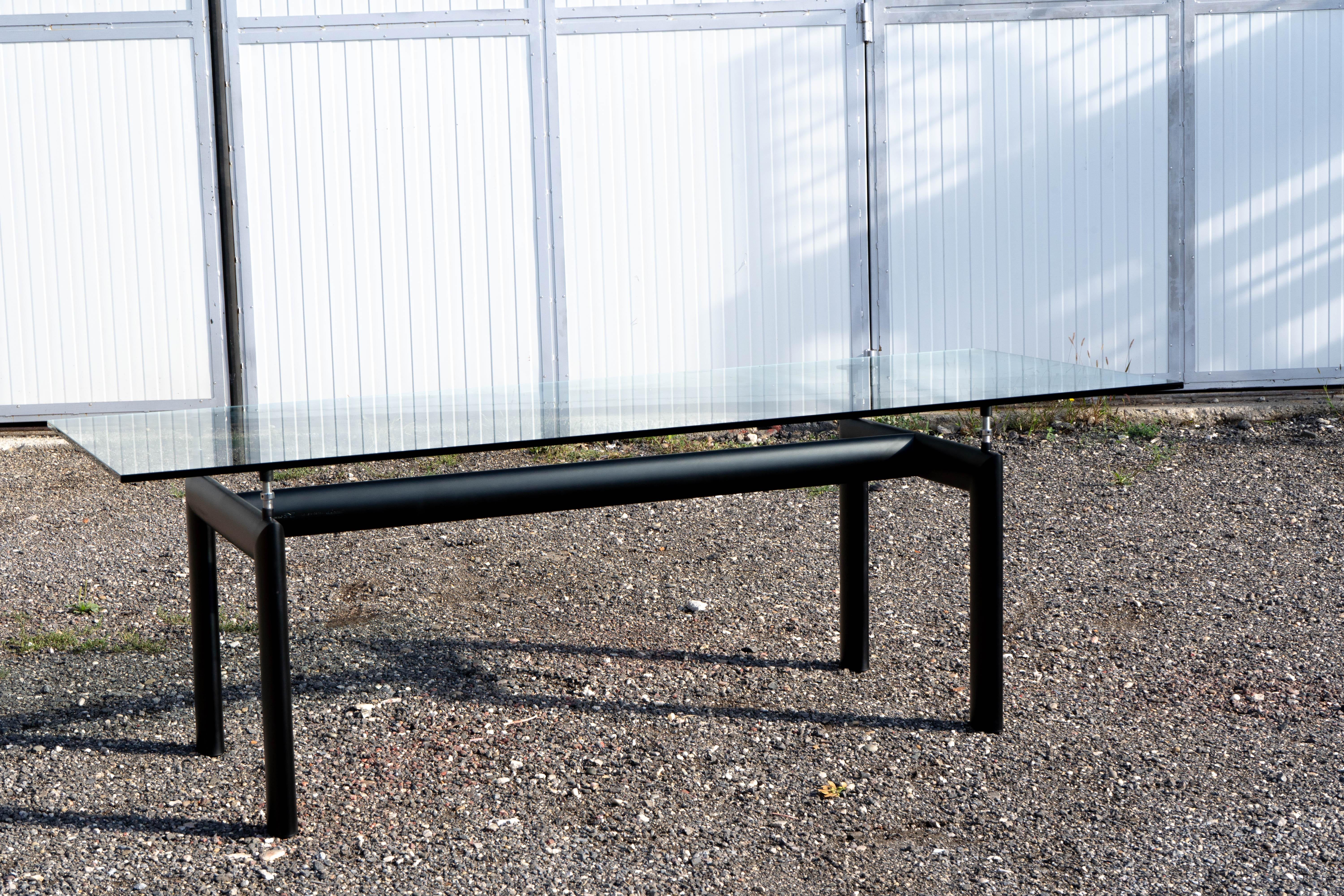 Le Corbusier - Lc6 Table de salle à manger en vente 1