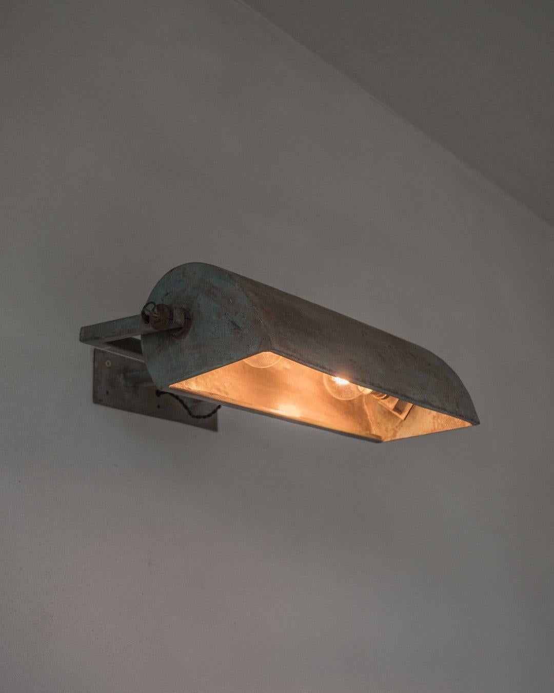 Sheet-metal rare wall lamp, called LCII “Ahmedabad Grand Model” by Le Corbusier - Blue-grey lacquer. The LCII lamp by Le Corbusier is sourced from the city of Chandigarh (UNESCO world heritage), India and is manufactured by Guilux, circa 1954.
The