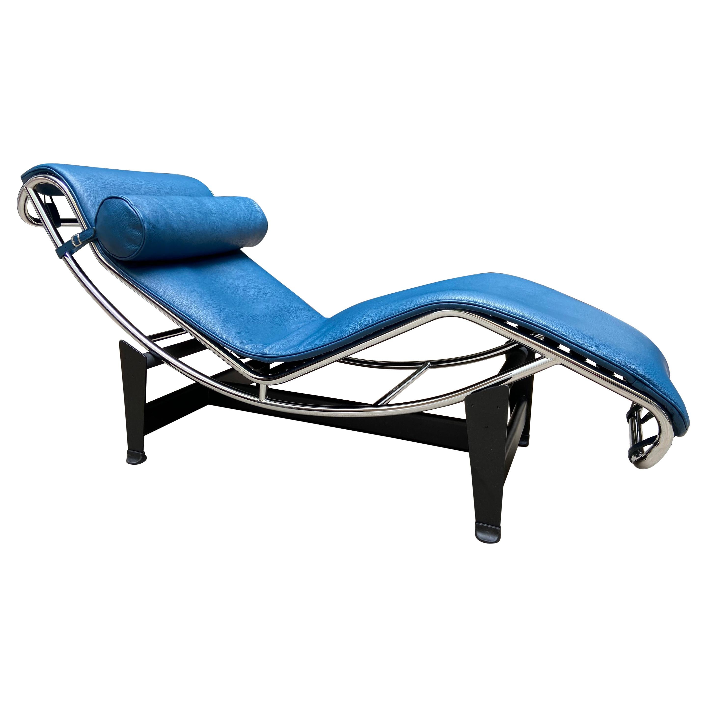 Le Corbusier Lounge Armchair LC4 Cassina Edition, Blue