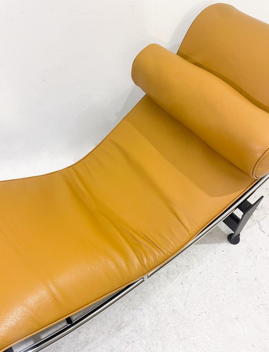 Le Corbusier Lounge Chair LC4 For Cassina, Cognac Leather, Italy In Good Condition For Sale In Brussels, BE