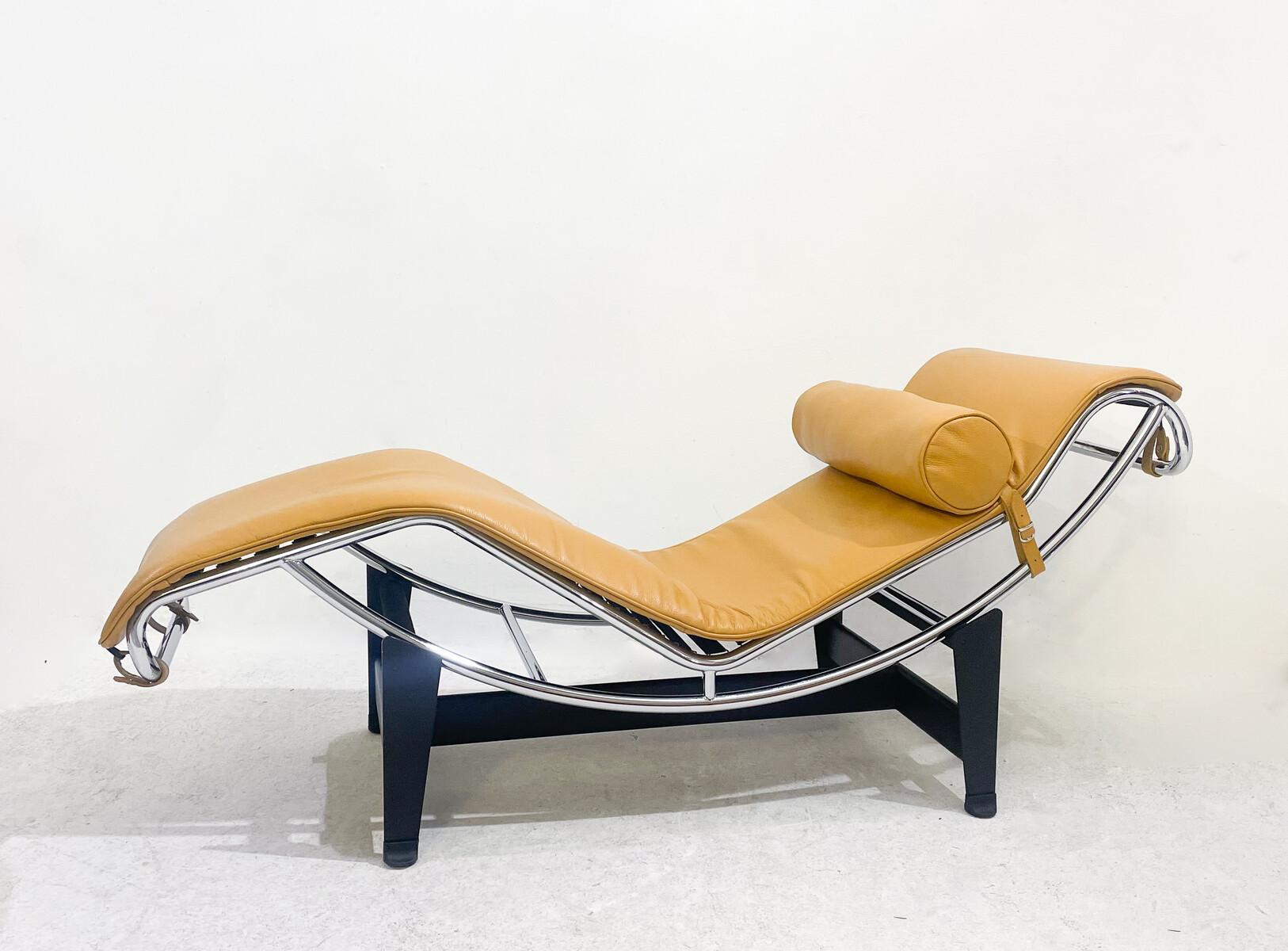 Contemporary Le Corbusier Lounge Chair LC4 For Cassina, Cognac Leather, Italy For Sale