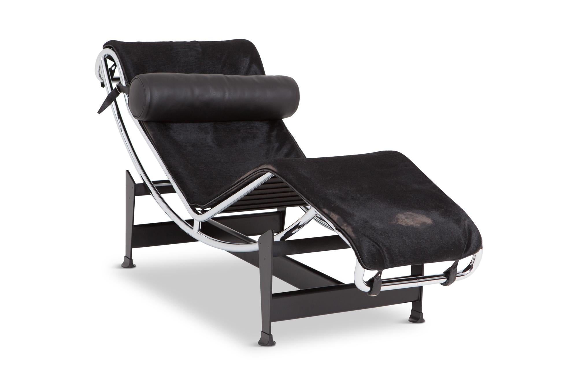 Chaise longue 'LC4' by Le Corbusier edition for Cassina.

Black leather and pony hide upholstery.

Signed and numbered.