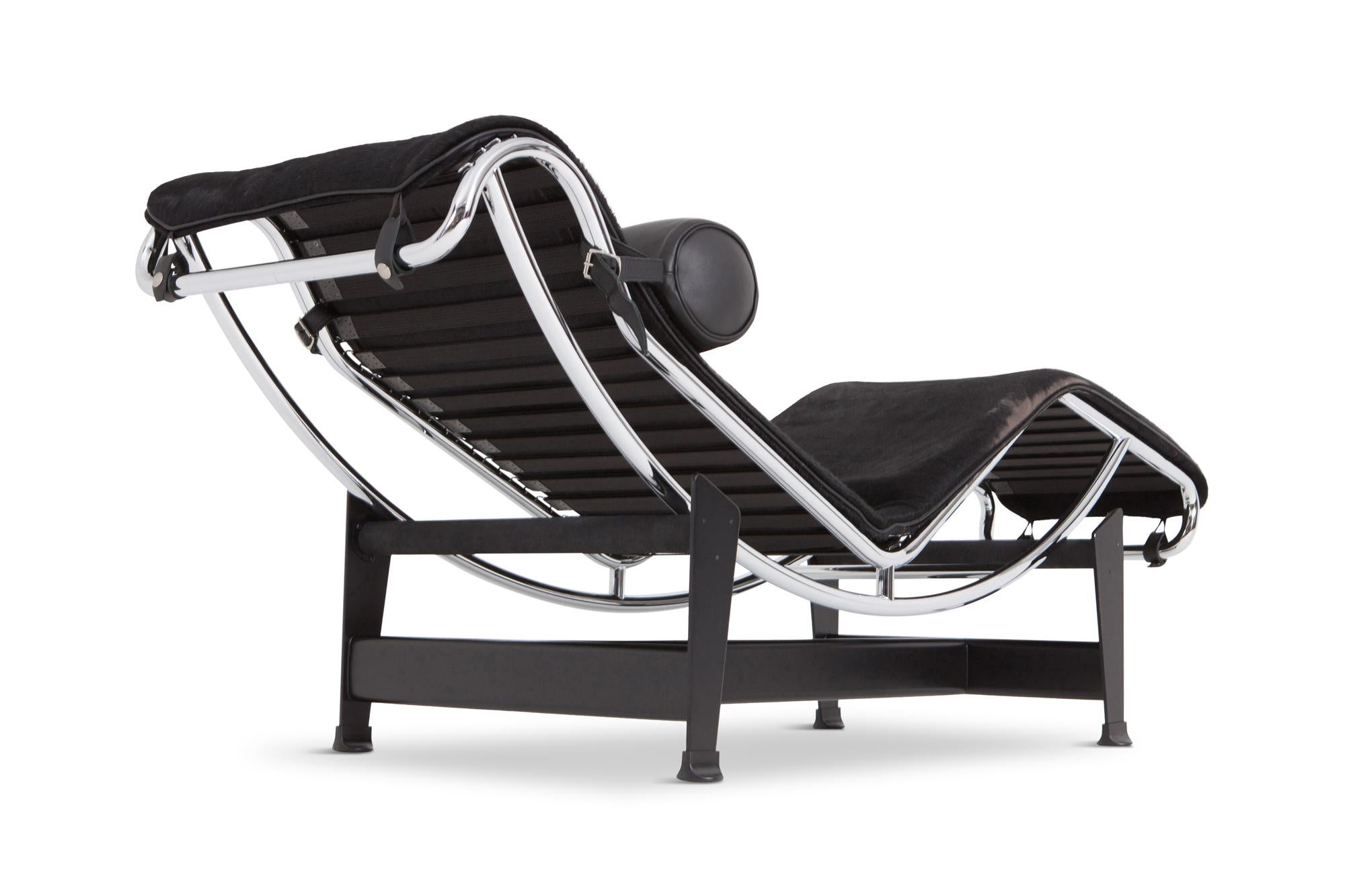 European Le Corbusier Lounge Chair LC4 Pony Hide Black for Cassina