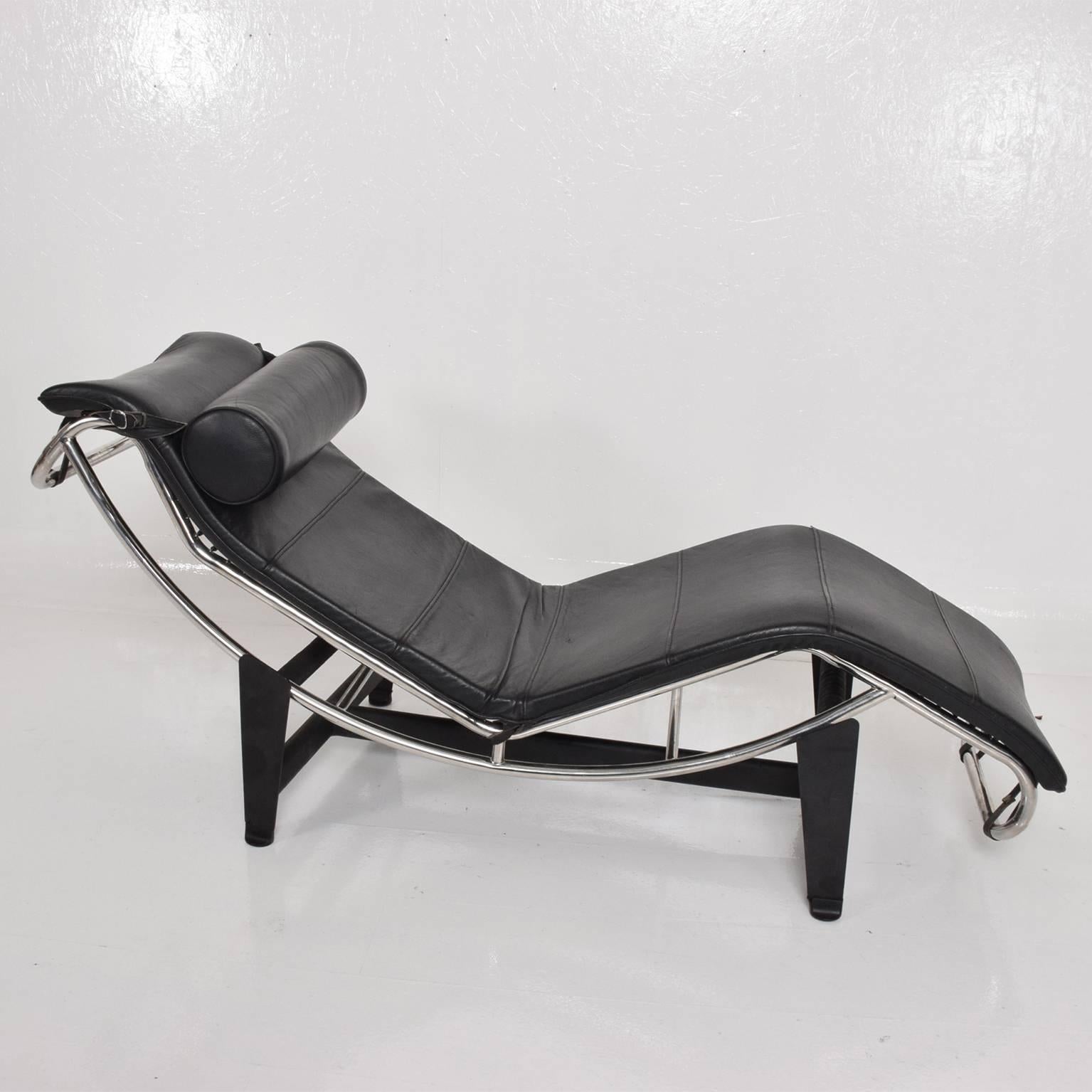 Le Corbusier Lounge Chair Mid-Century Modern Black Leather 1