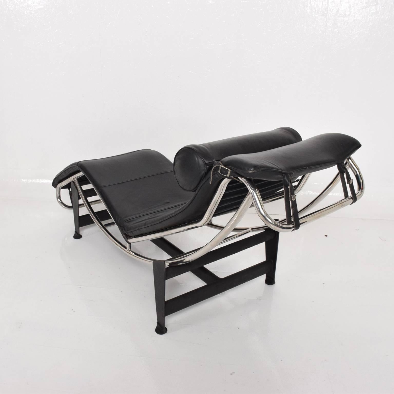 Le Corbusier Lounge Chair Mid-Century Modern Black Leather 3