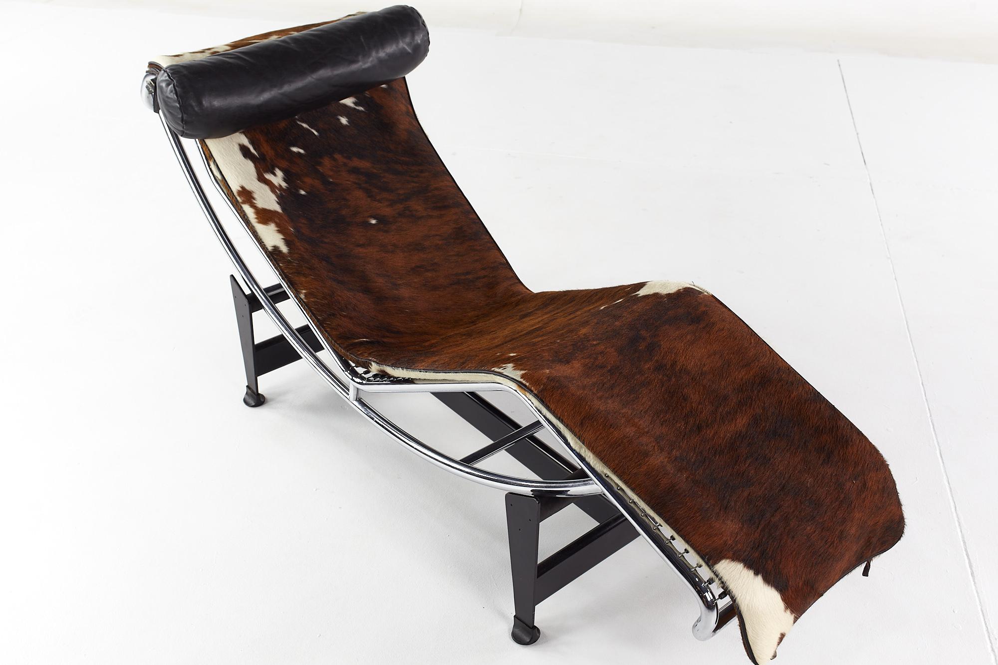 Late 20th Century Le Corbusier Midcentury LC4 Cowhide Chaise Lounge Chair