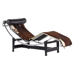 Le Corbusier Midcentury LC4 Cowhide Chaise Lounge Chair