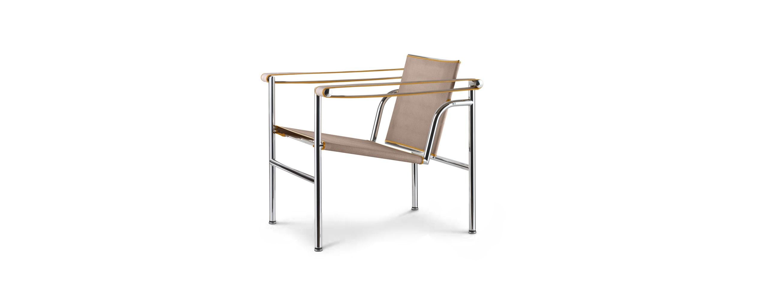 Stuhl, entworfen von Le Corbusier, Pierre Jeanneret und Charlotte Perriand im Jahr 1928. Neuauflage im Jahr 2011.
Hergestellt von Cassina in Italien.

Sessel mit Struktur aus poliertem, dreiwertigem, verchromtem Stahl (CR3). Die Armlehnen sind im