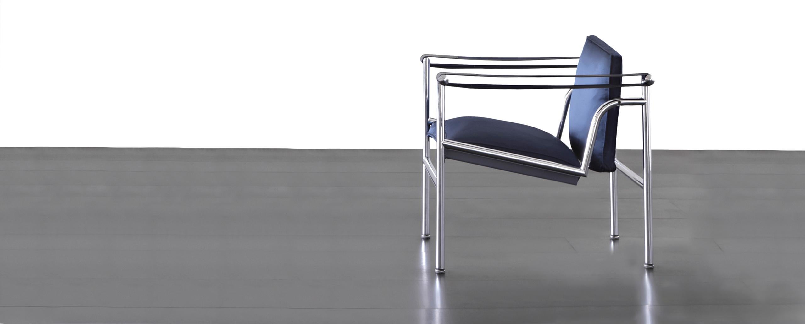 Chair designed by Le Corbusier, Pierre Jeanneret, Charlotte Perriand in 1928. Relaunched in 2012.
Manufactured by Cassina in Italy.

Armchair with structure in polished trivalent chrome plated (CR3) steel. Padded seat and backrest in polyurethane.