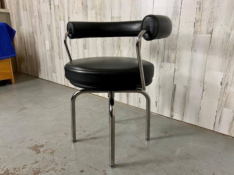 Le corbusier swivel chair store